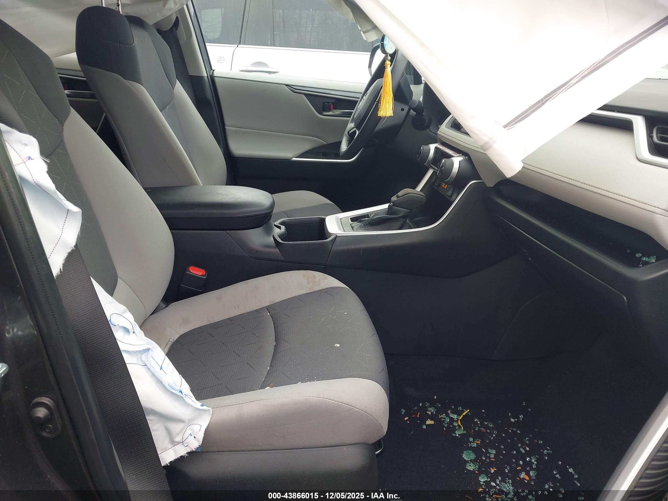 TOYOTA RAV4 image 5