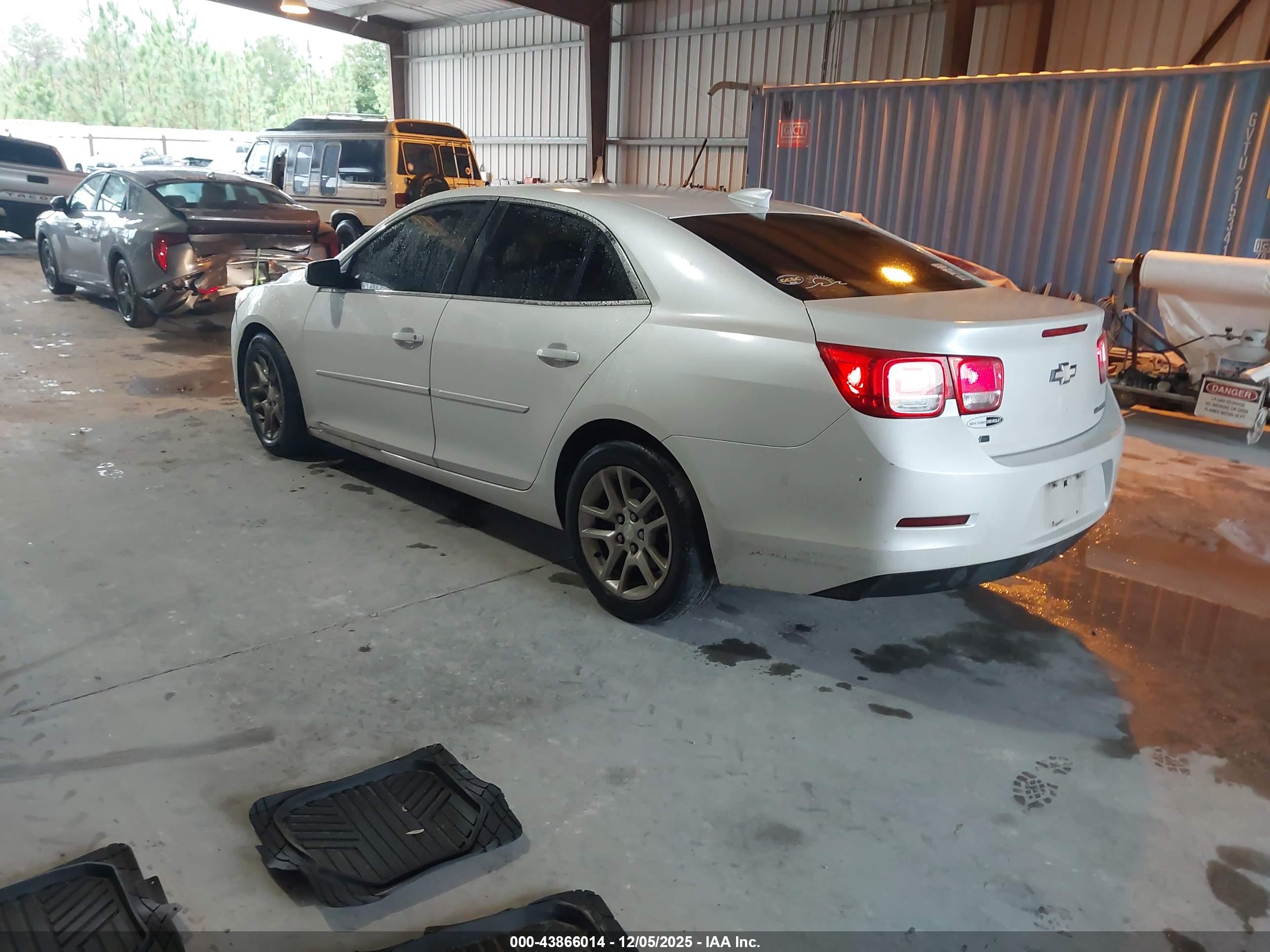 CHEVROLET MALIBU image 3