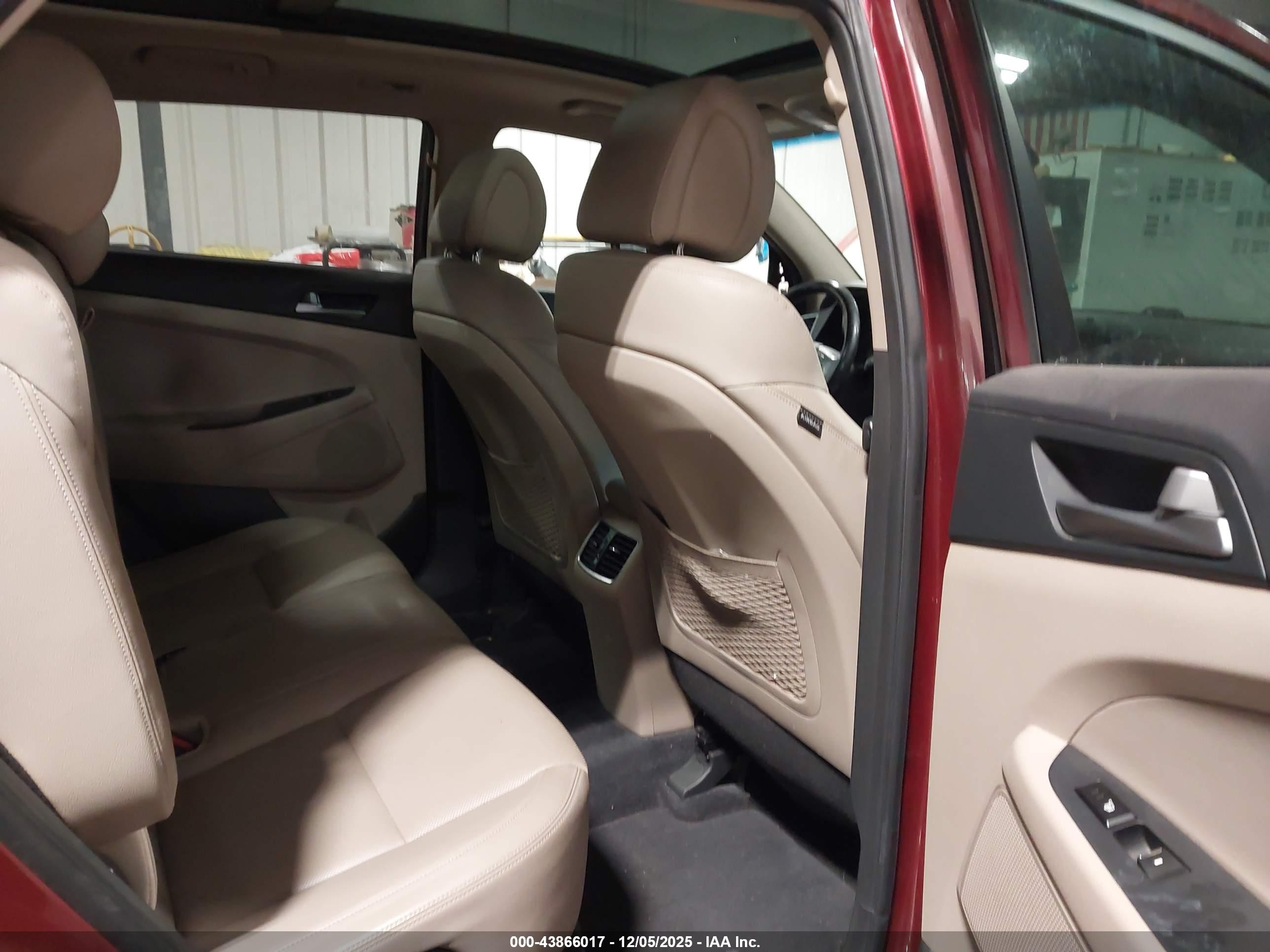HYUNDAI TUCSON image 8