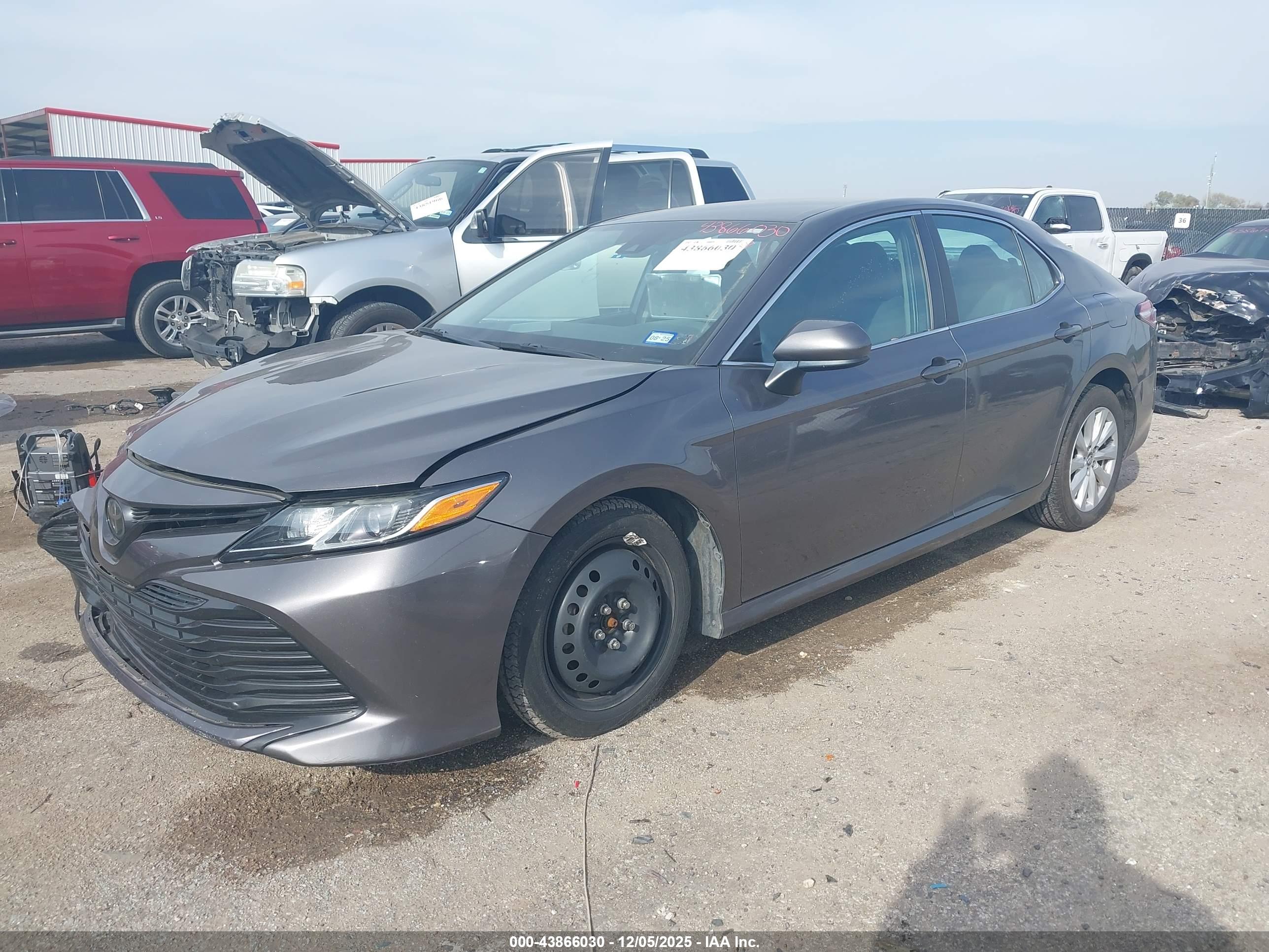 TOYOTA CAMRY image 2