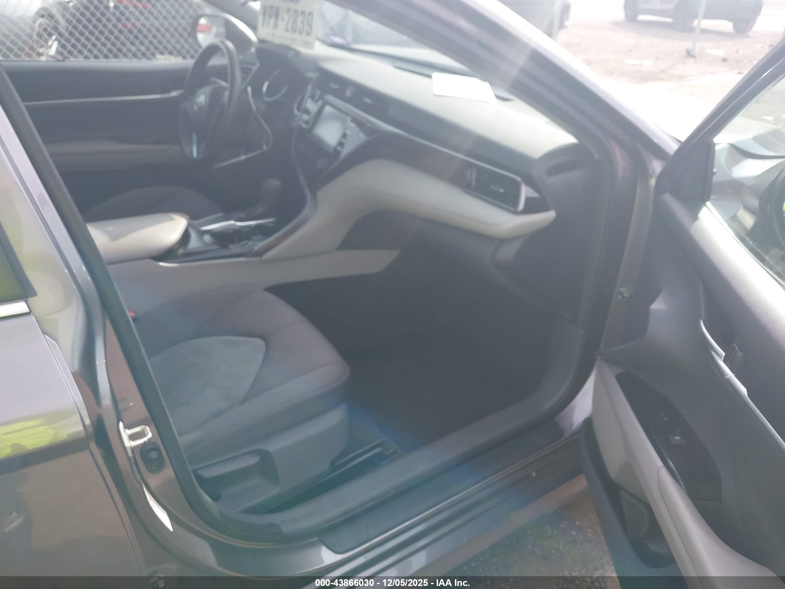 TOYOTA CAMRY image 5