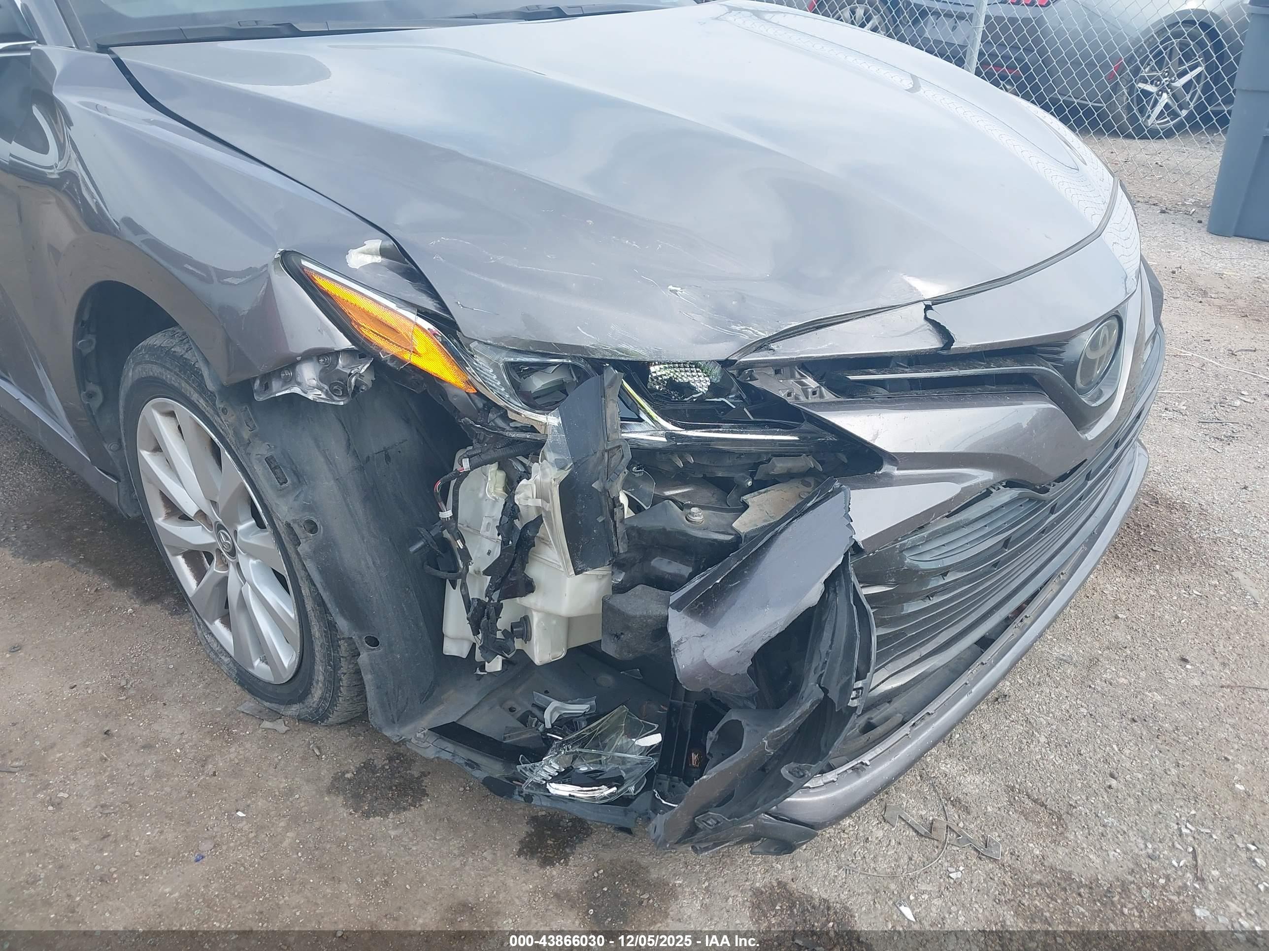 TOYOTA CAMRY image 6