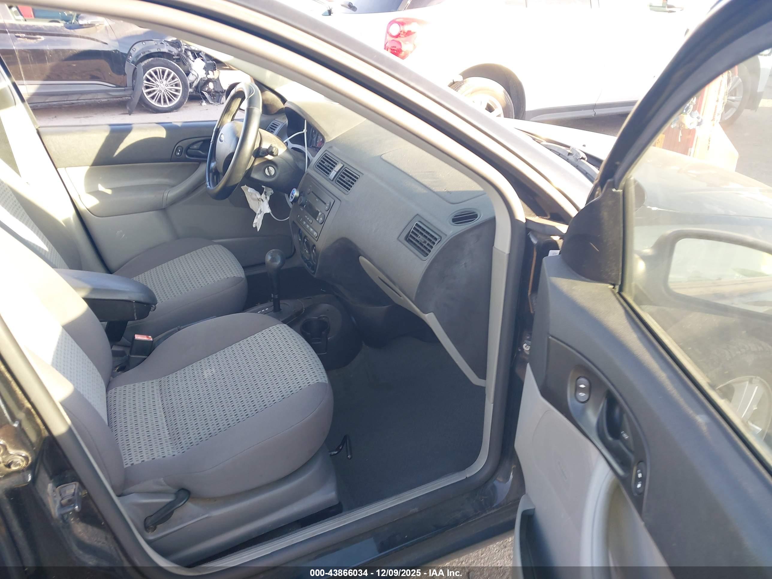 FORD FOCUS image 5
