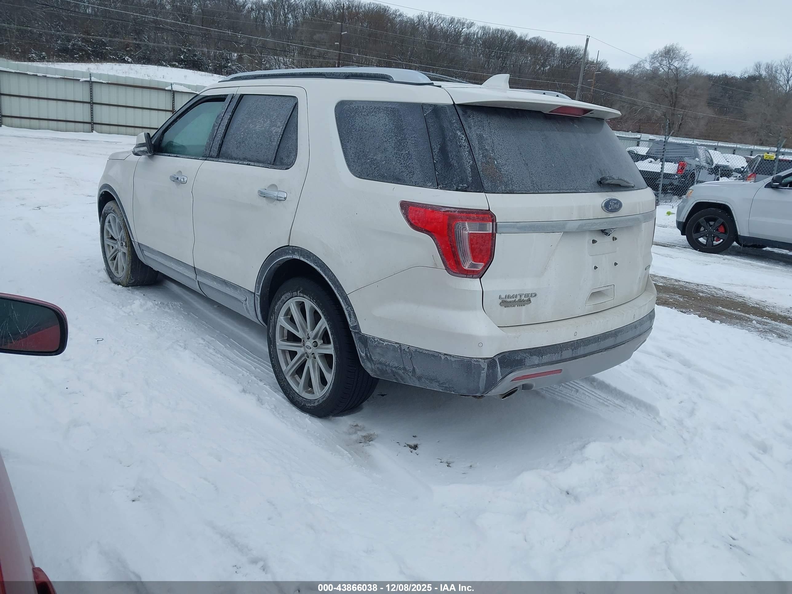 FORD EXPLORER image 3