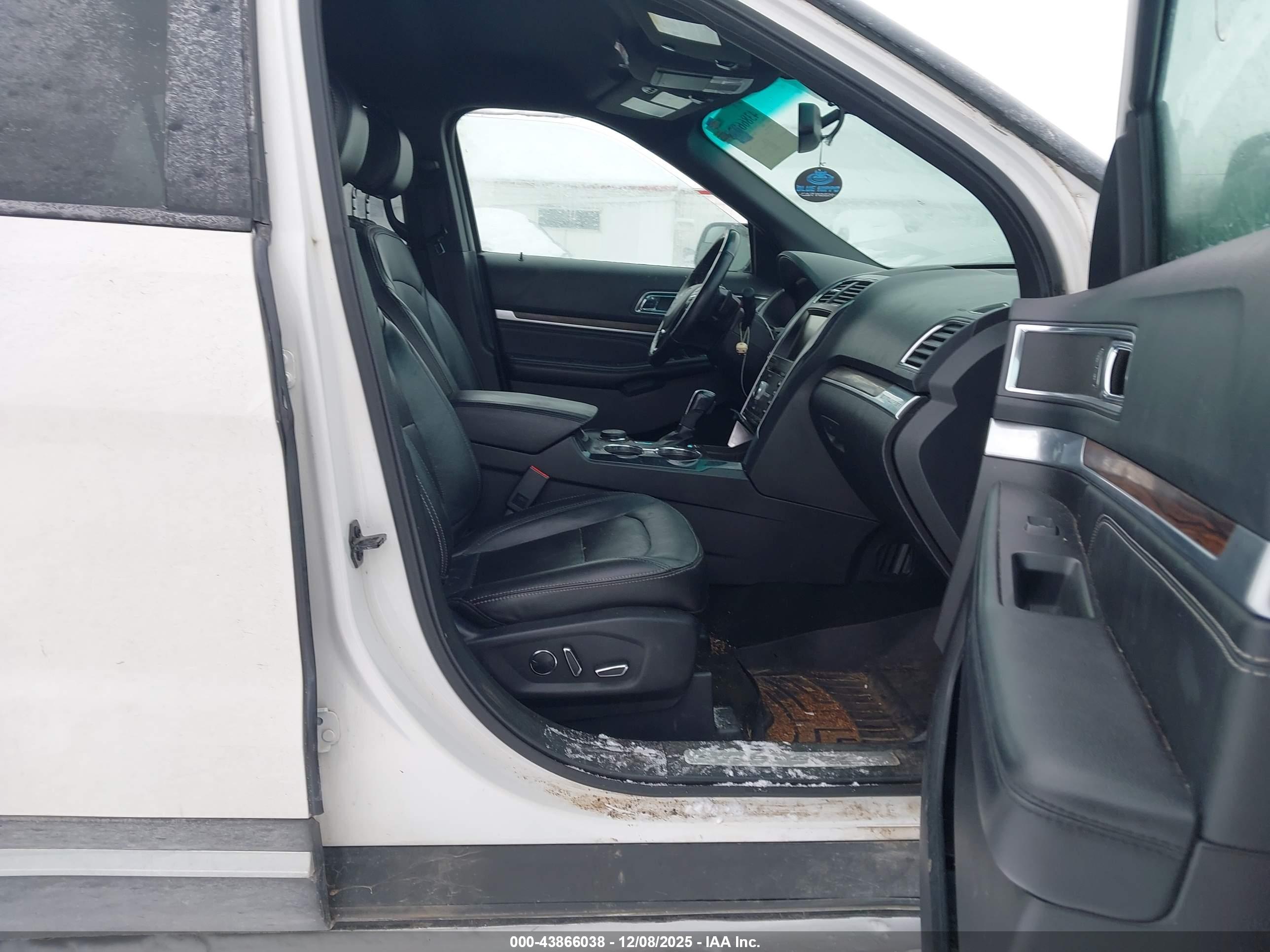 FORD EXPLORER image 5