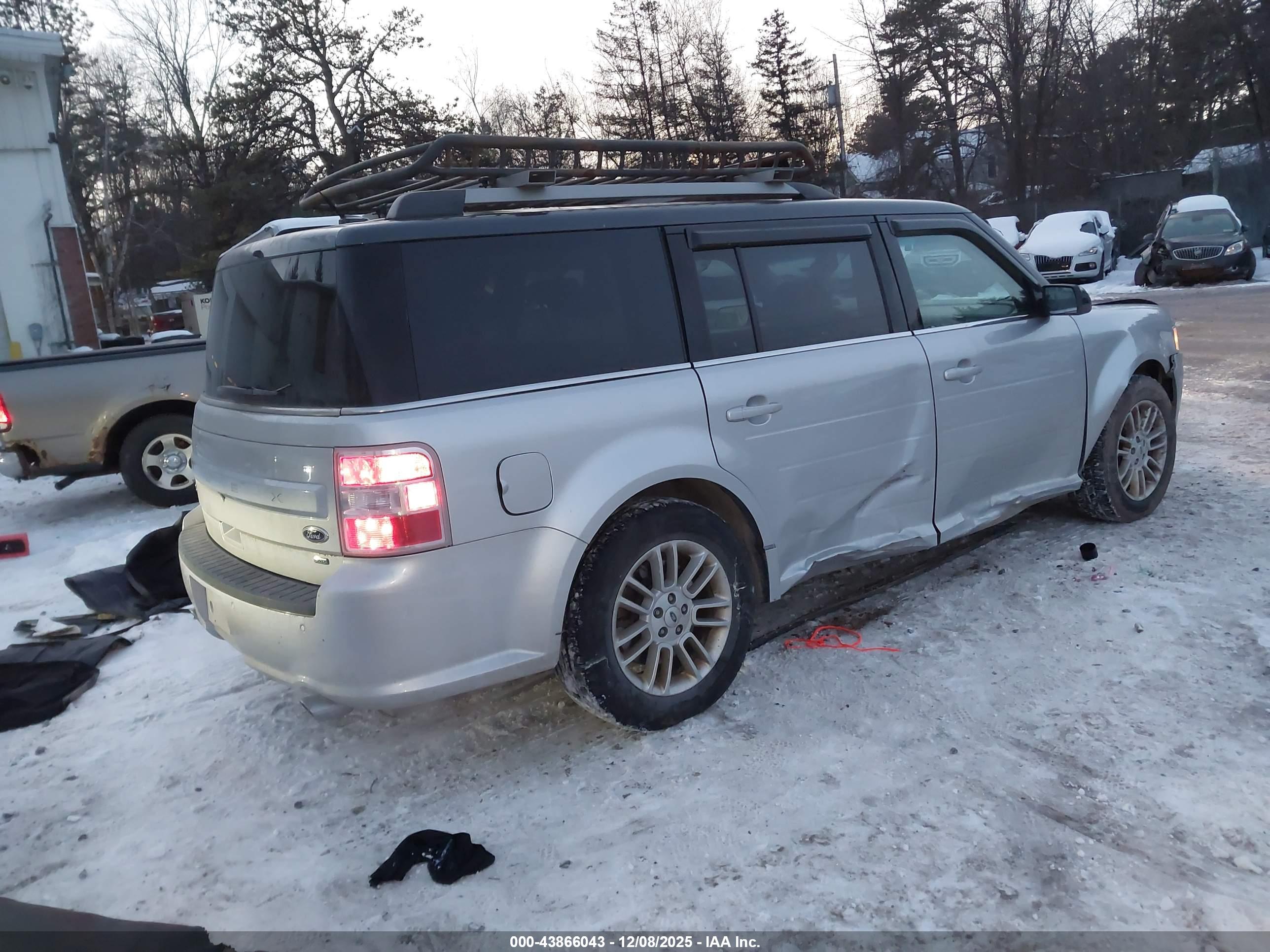 FORD FLEX image 4