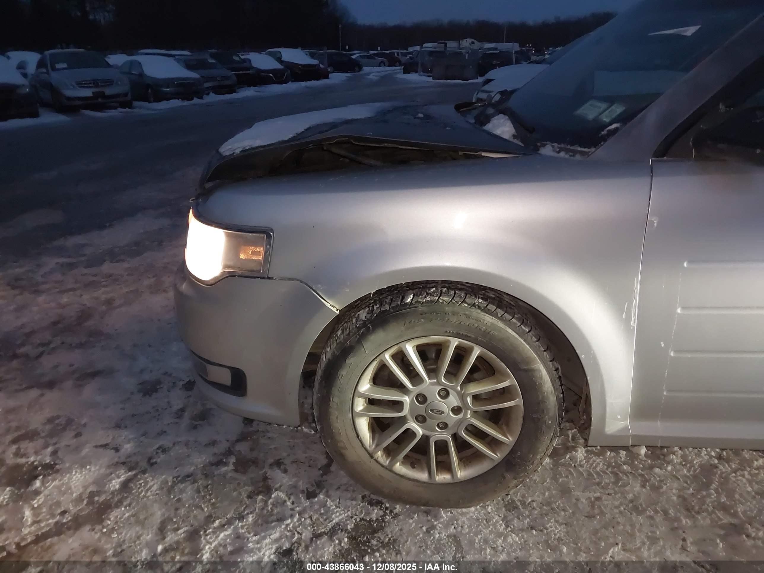FORD FLEX image 6