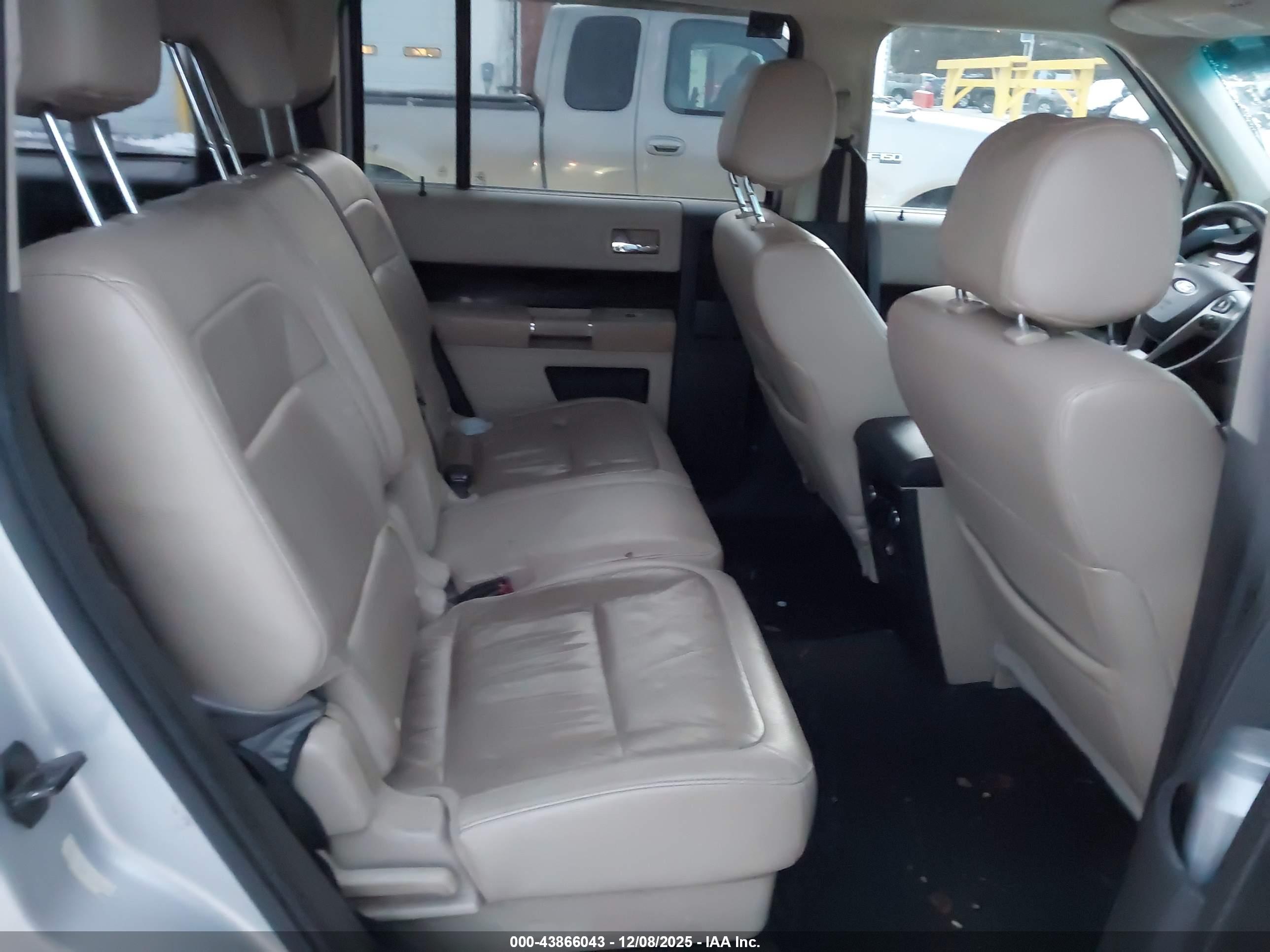 FORD FLEX image 8