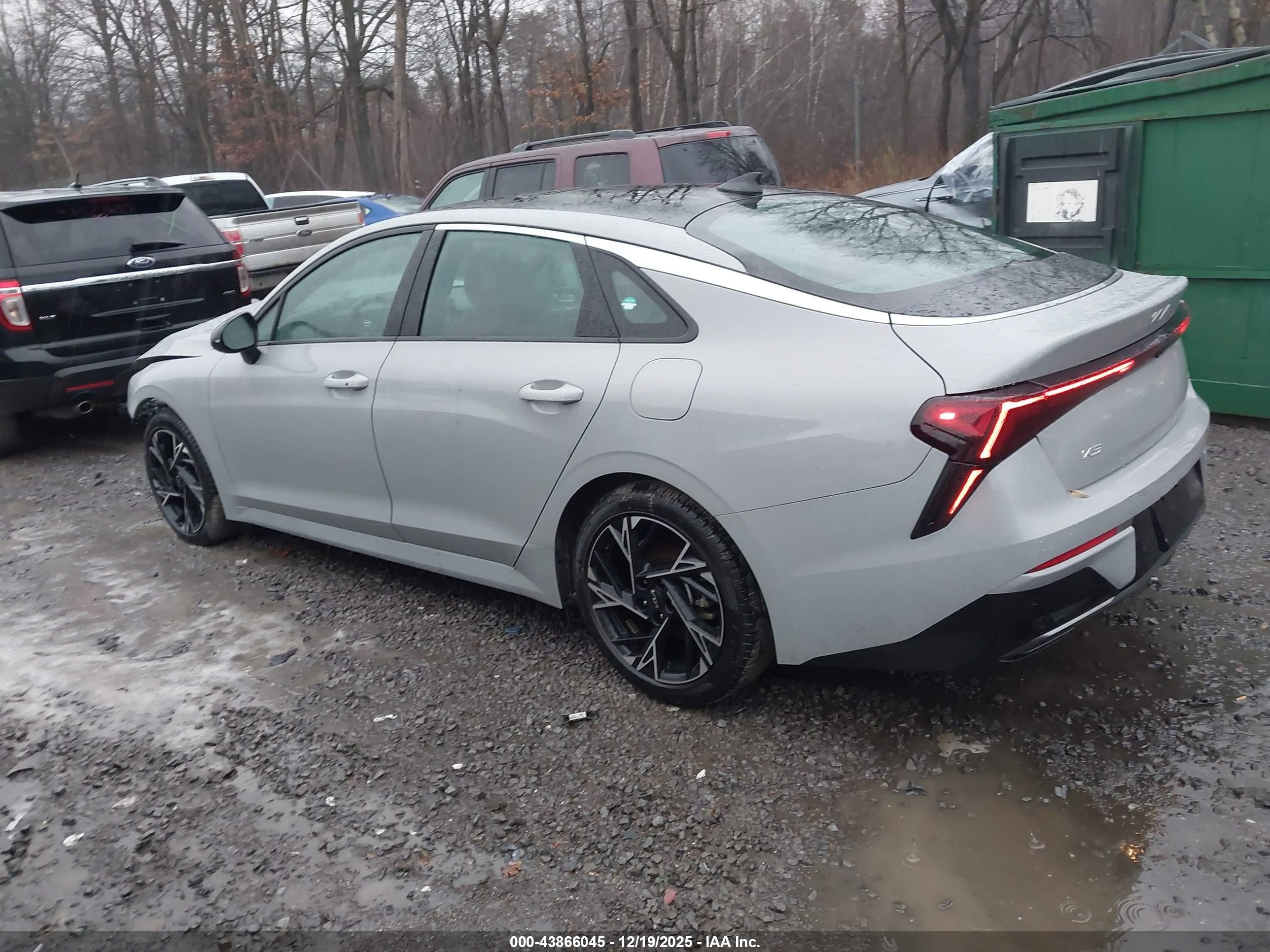 KIA K5 image 3