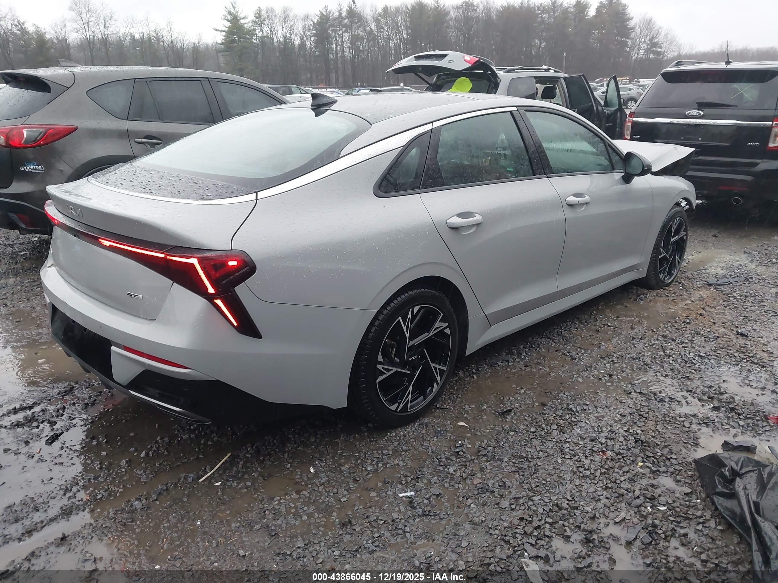 KIA K5 image 4