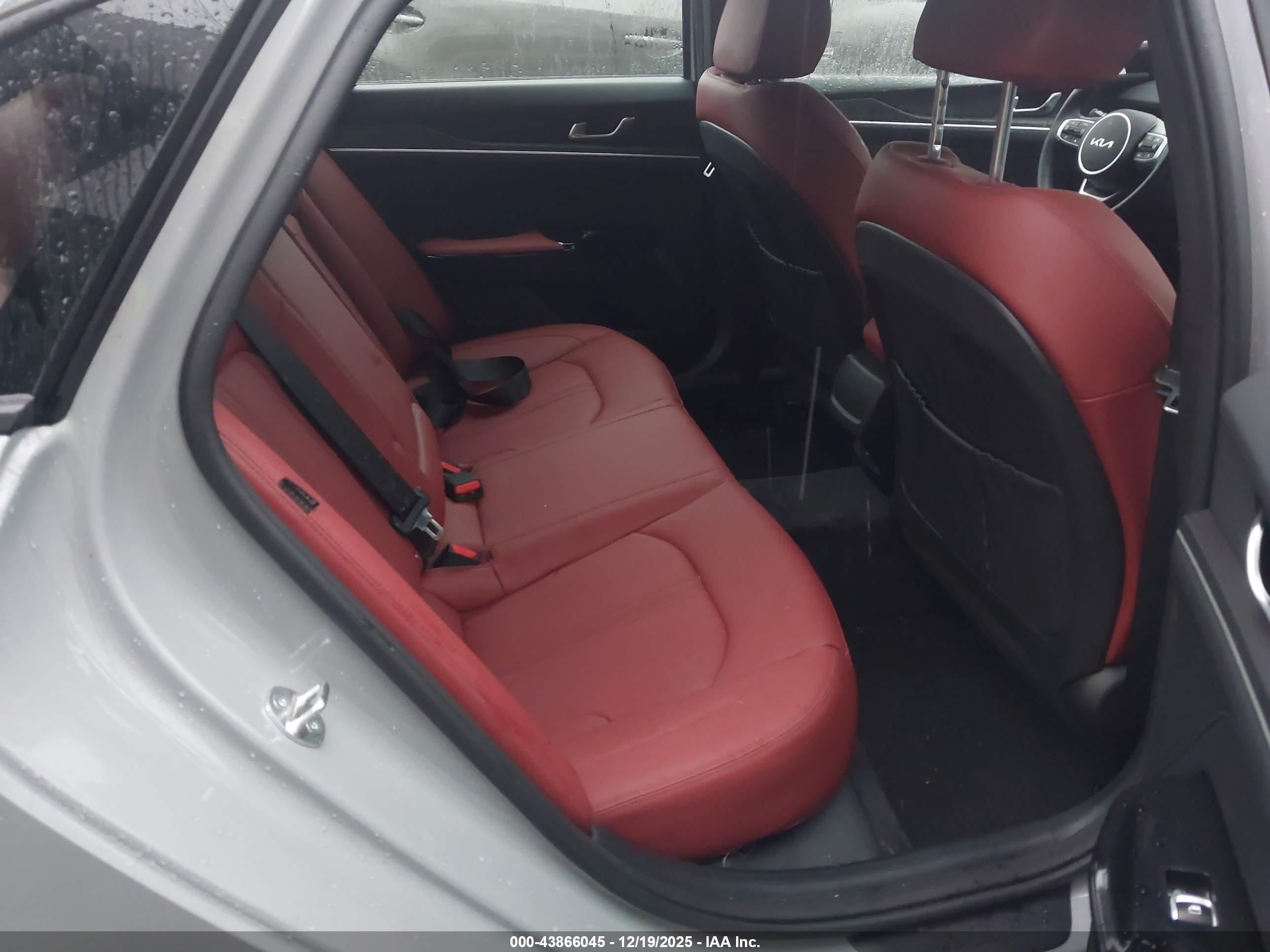 KIA K5 image 8