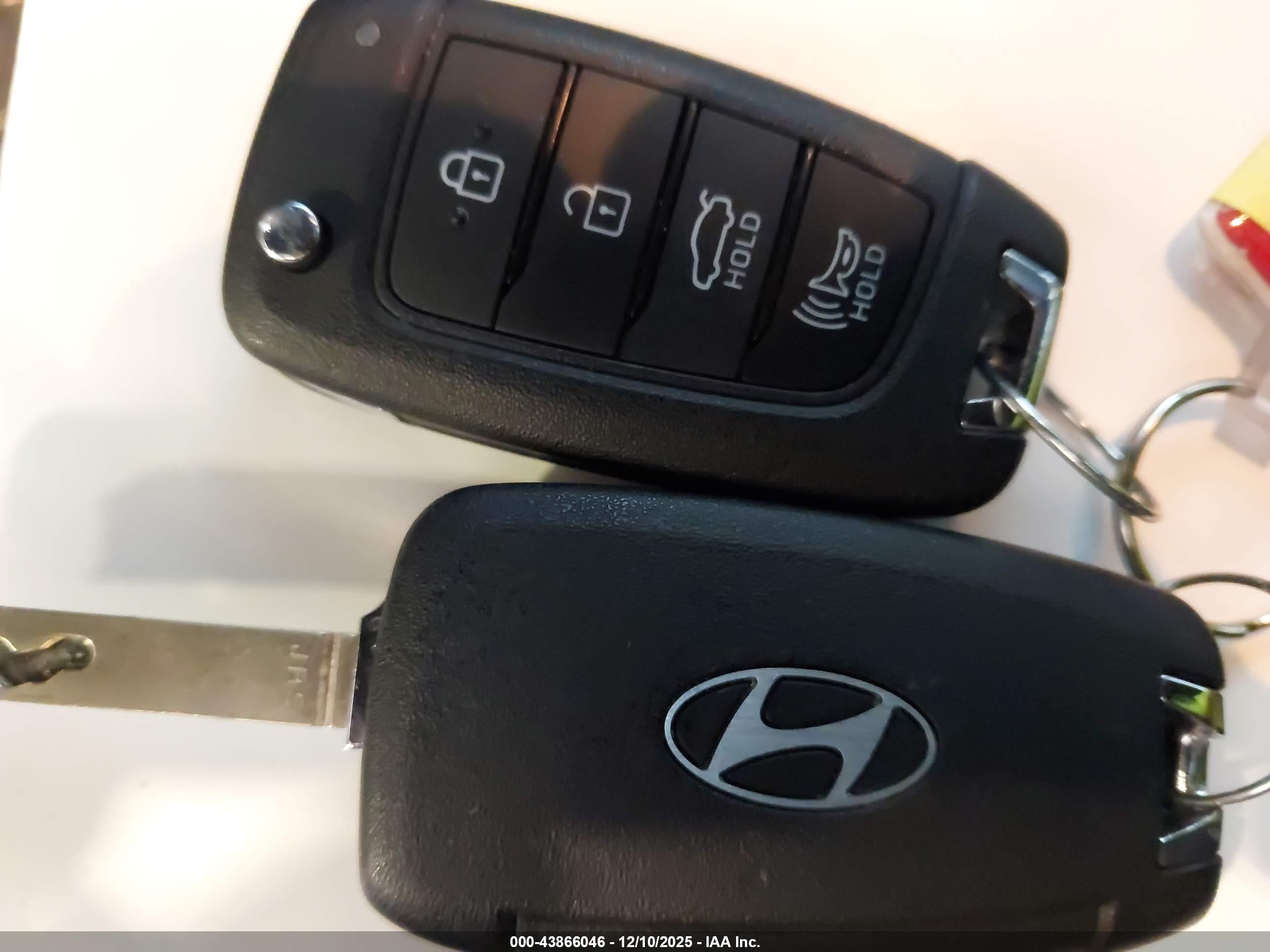 HYUNDAI ELANTRA image 11