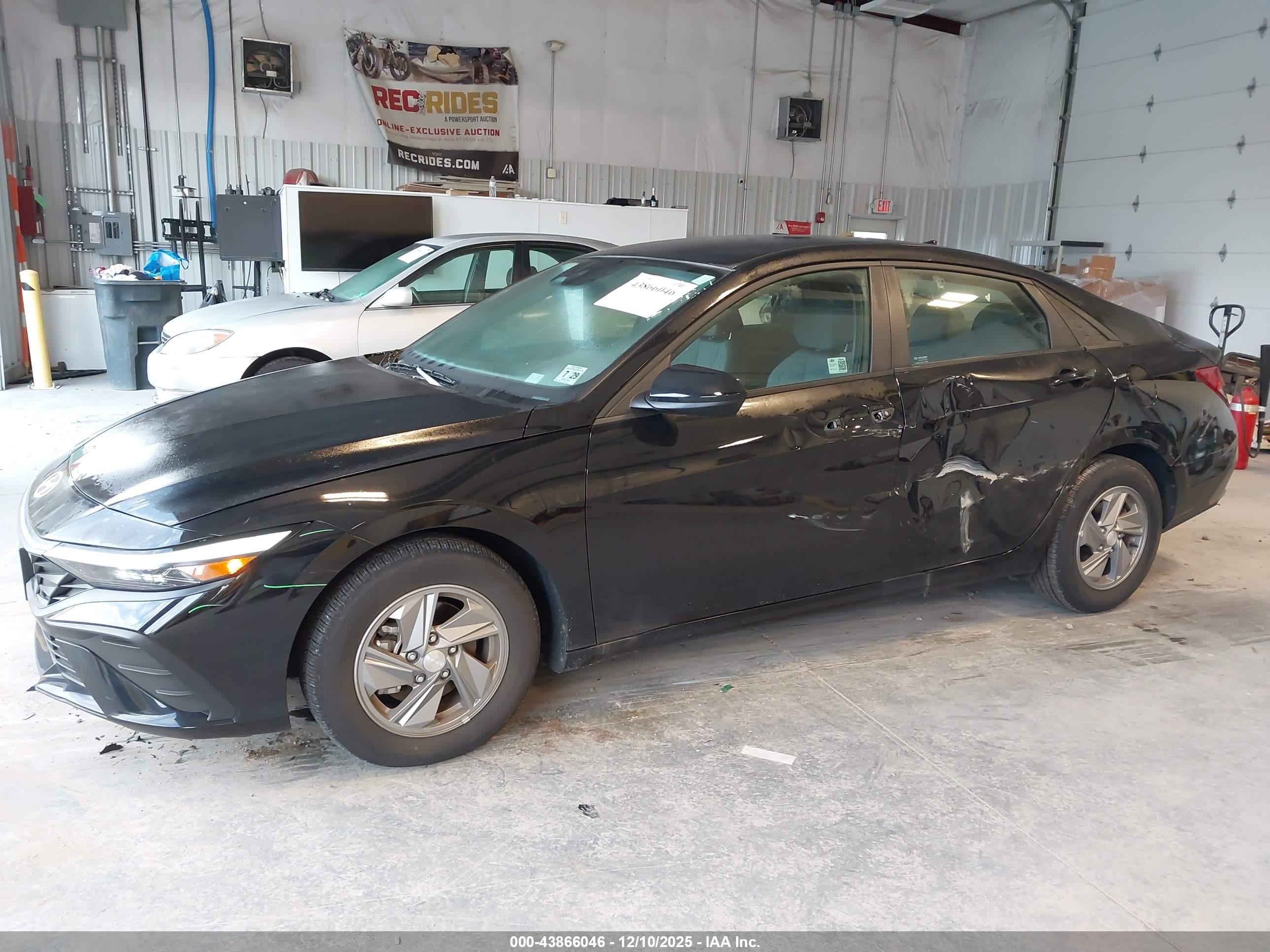 HYUNDAI ELANTRA image 6