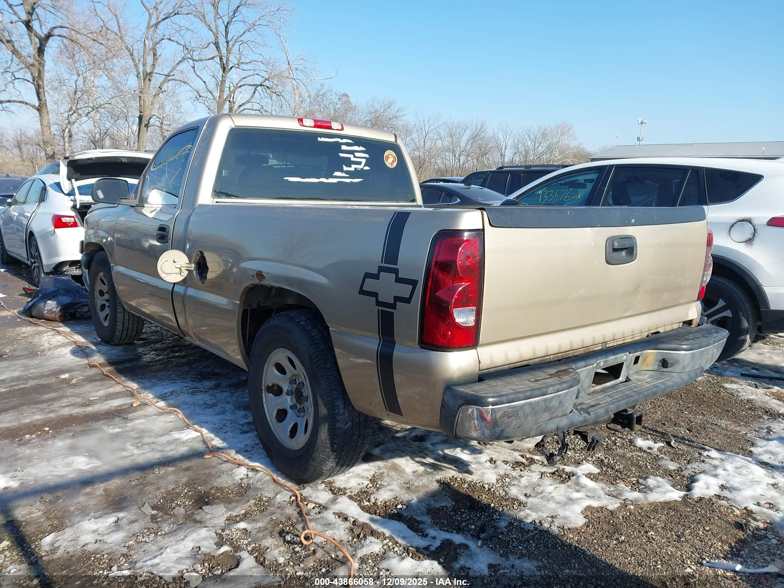 CHEVROLET SILVERADO image 3