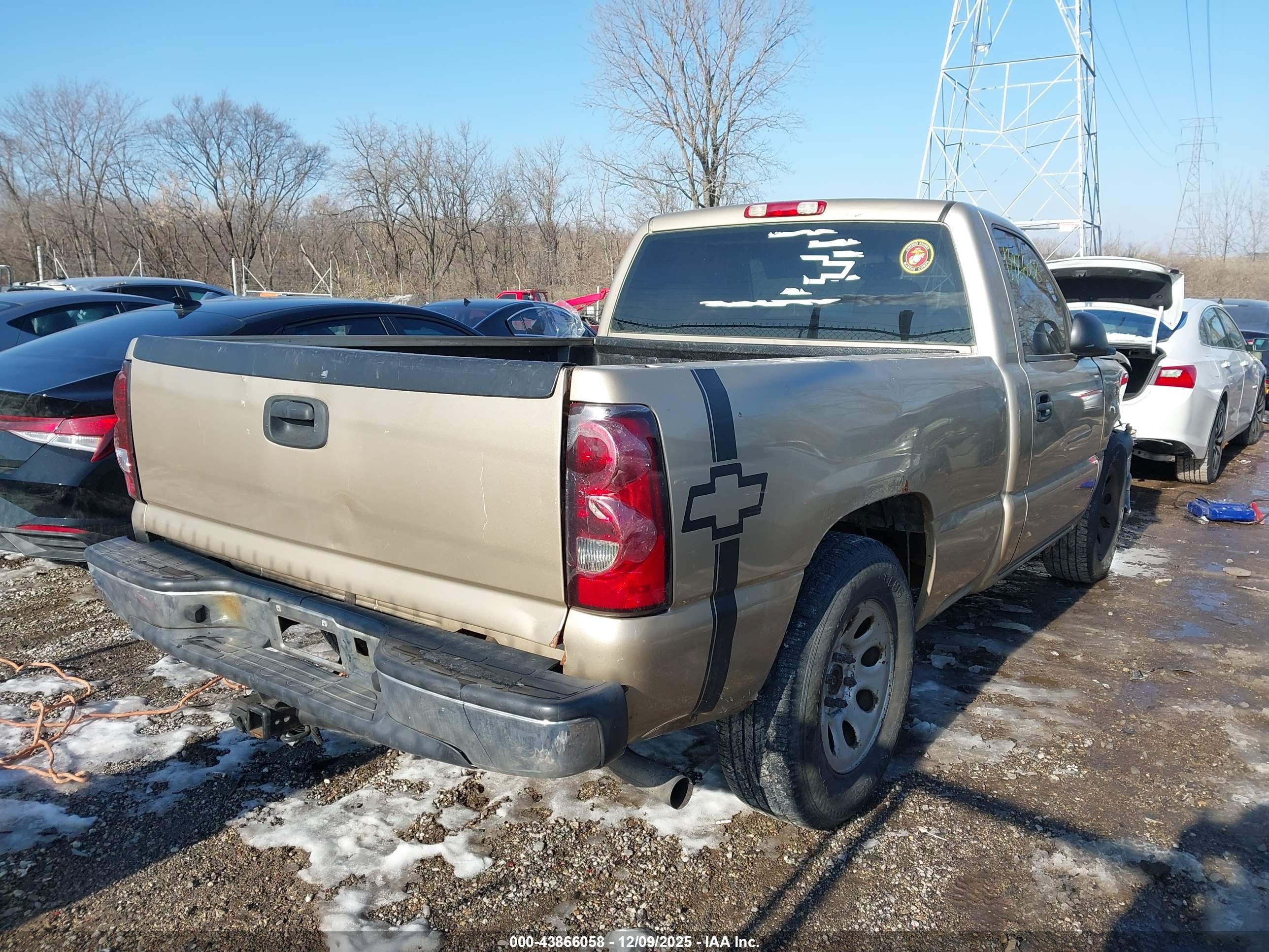 CHEVROLET SILVERADO image 4