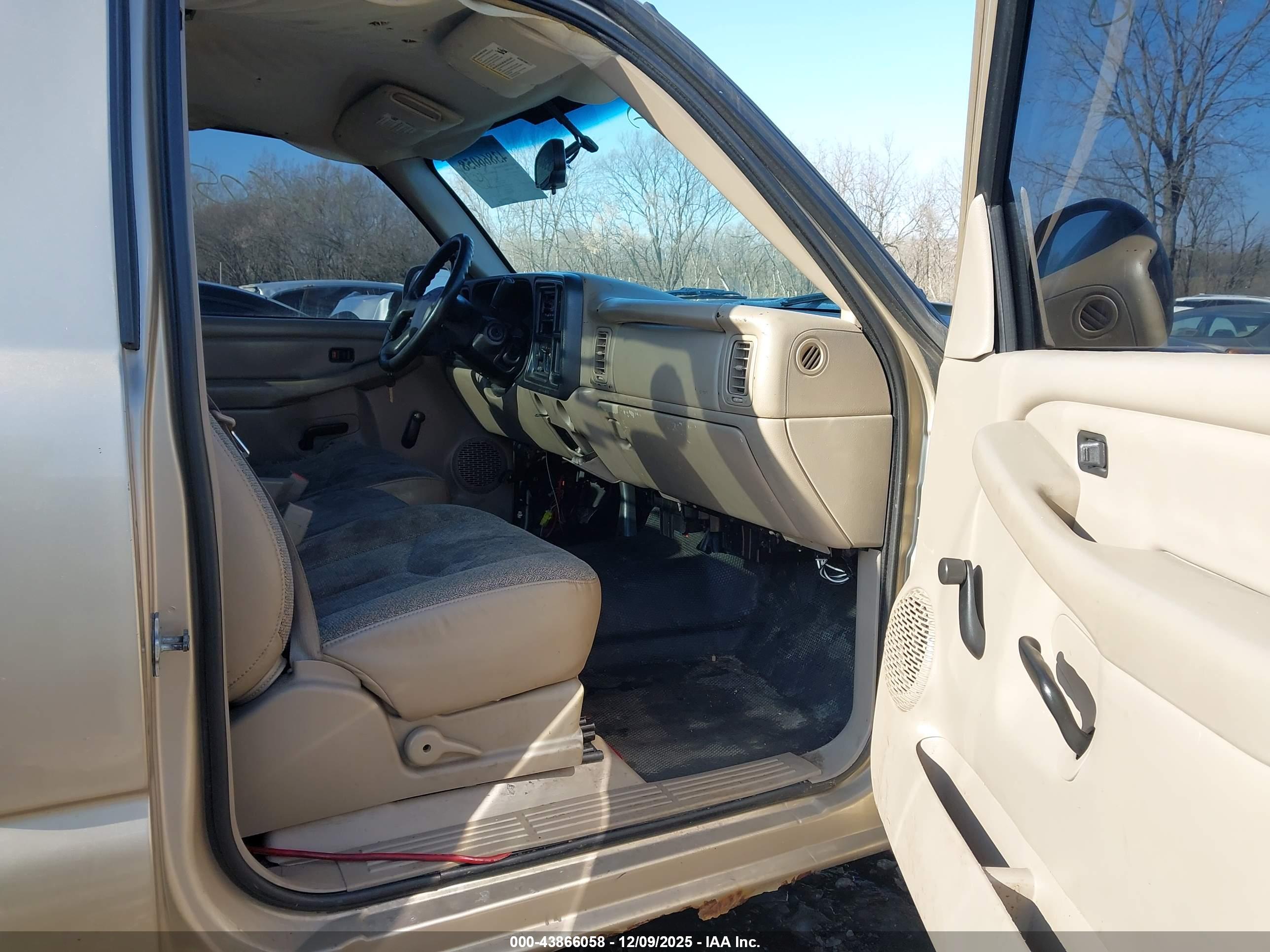 CHEVROLET SILVERADO image 5