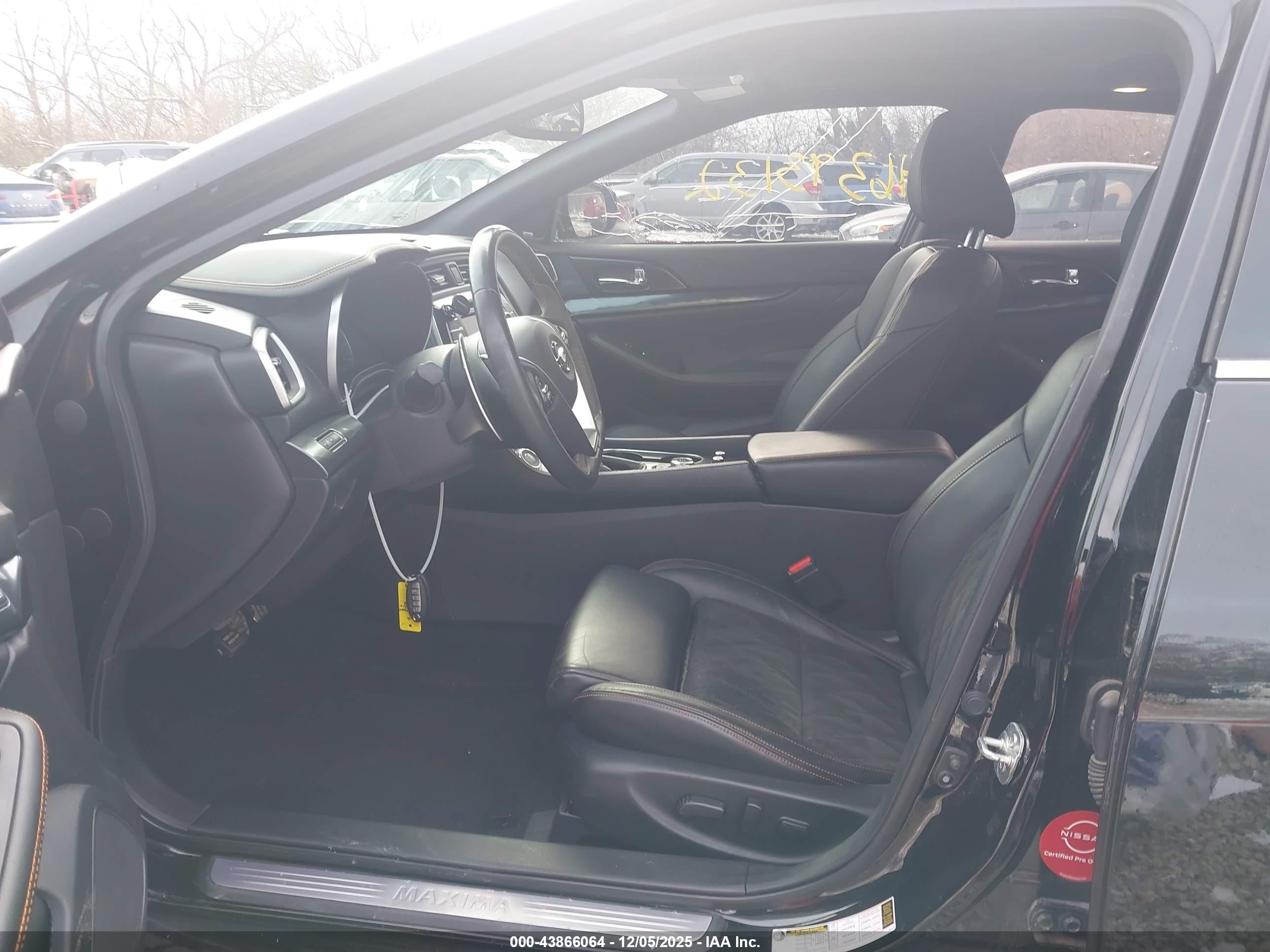 NISSAN MAXIMA image 5