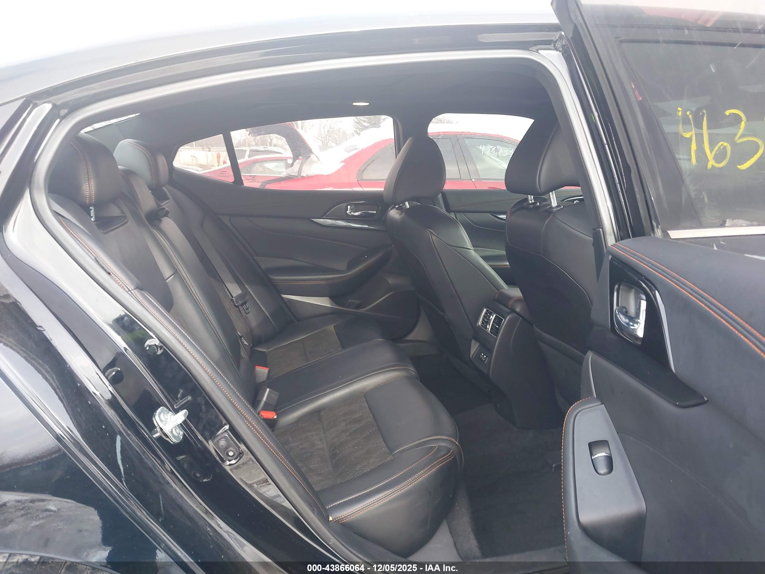 NISSAN MAXIMA image 8