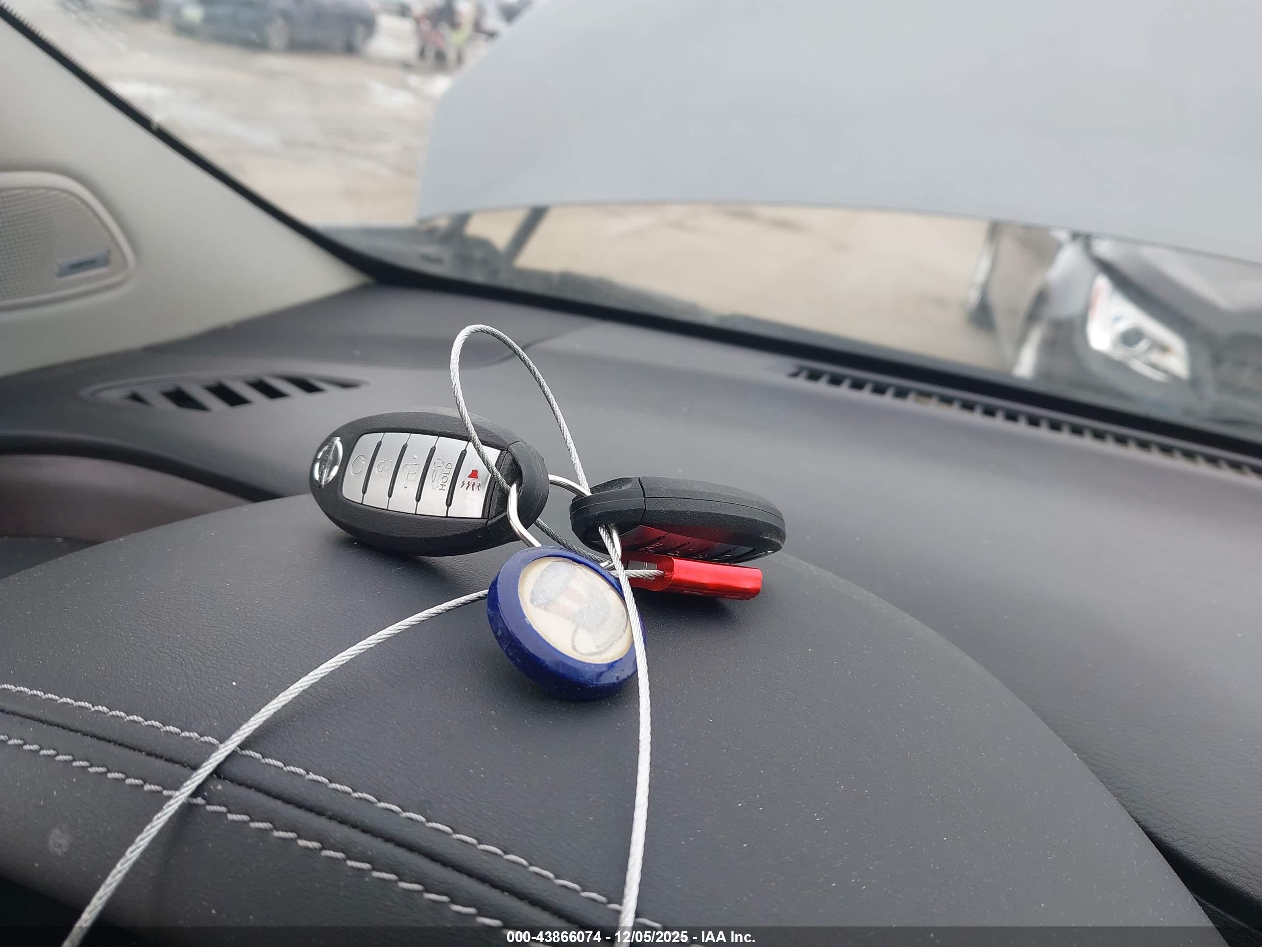NISSAN MURANO image 11