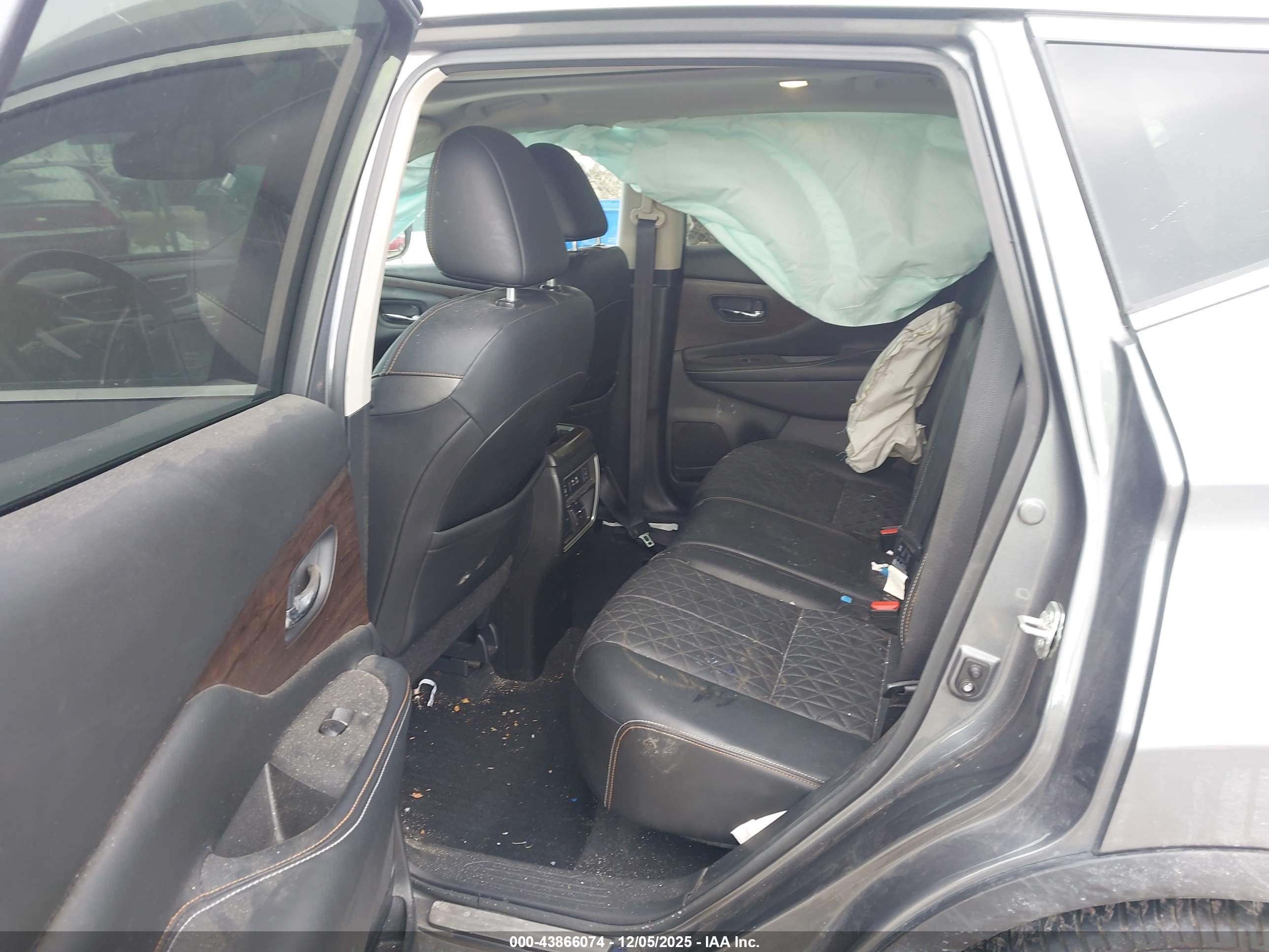 NISSAN MURANO image 8
