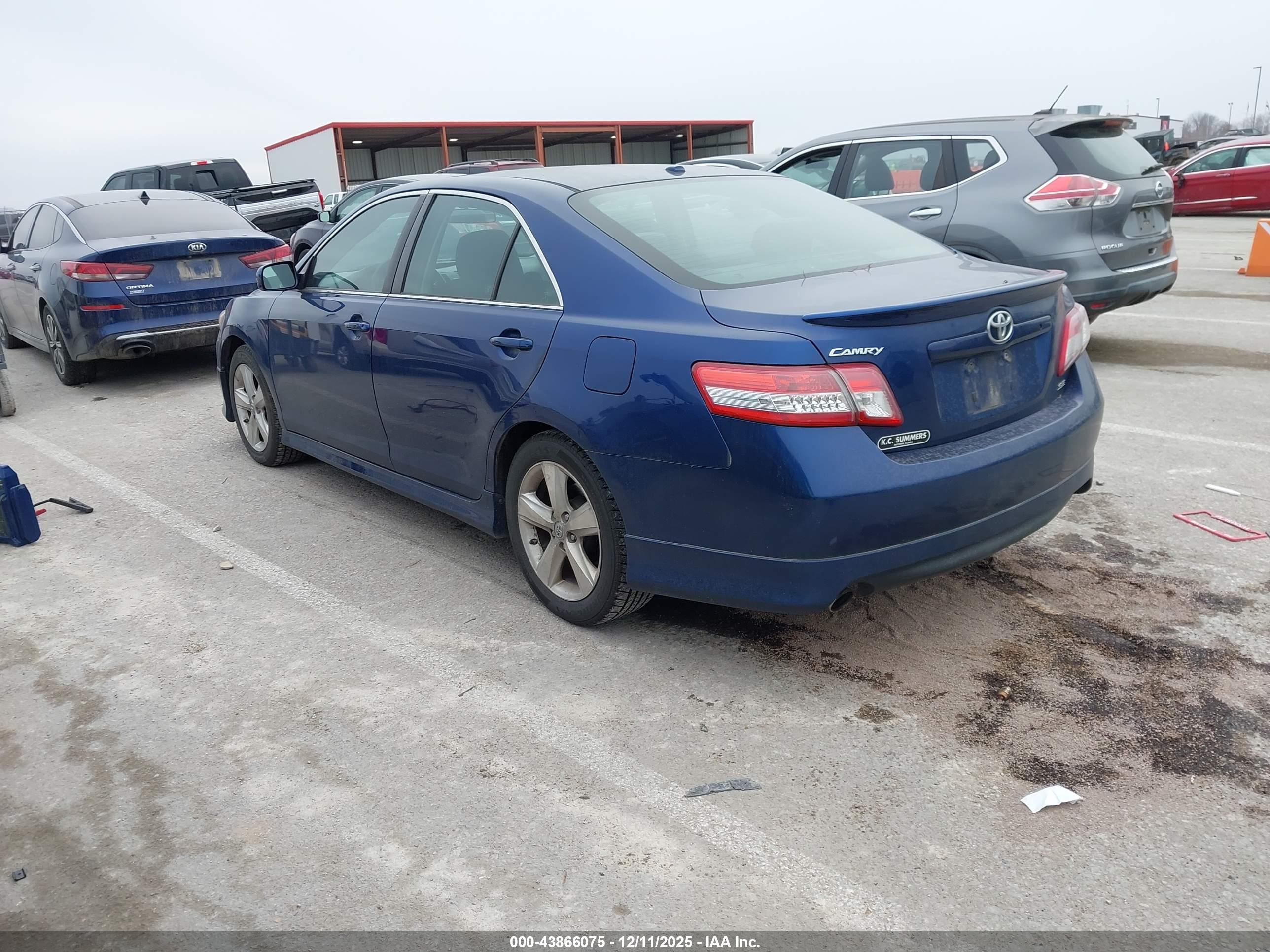 TOYOTA CAMRY image 3