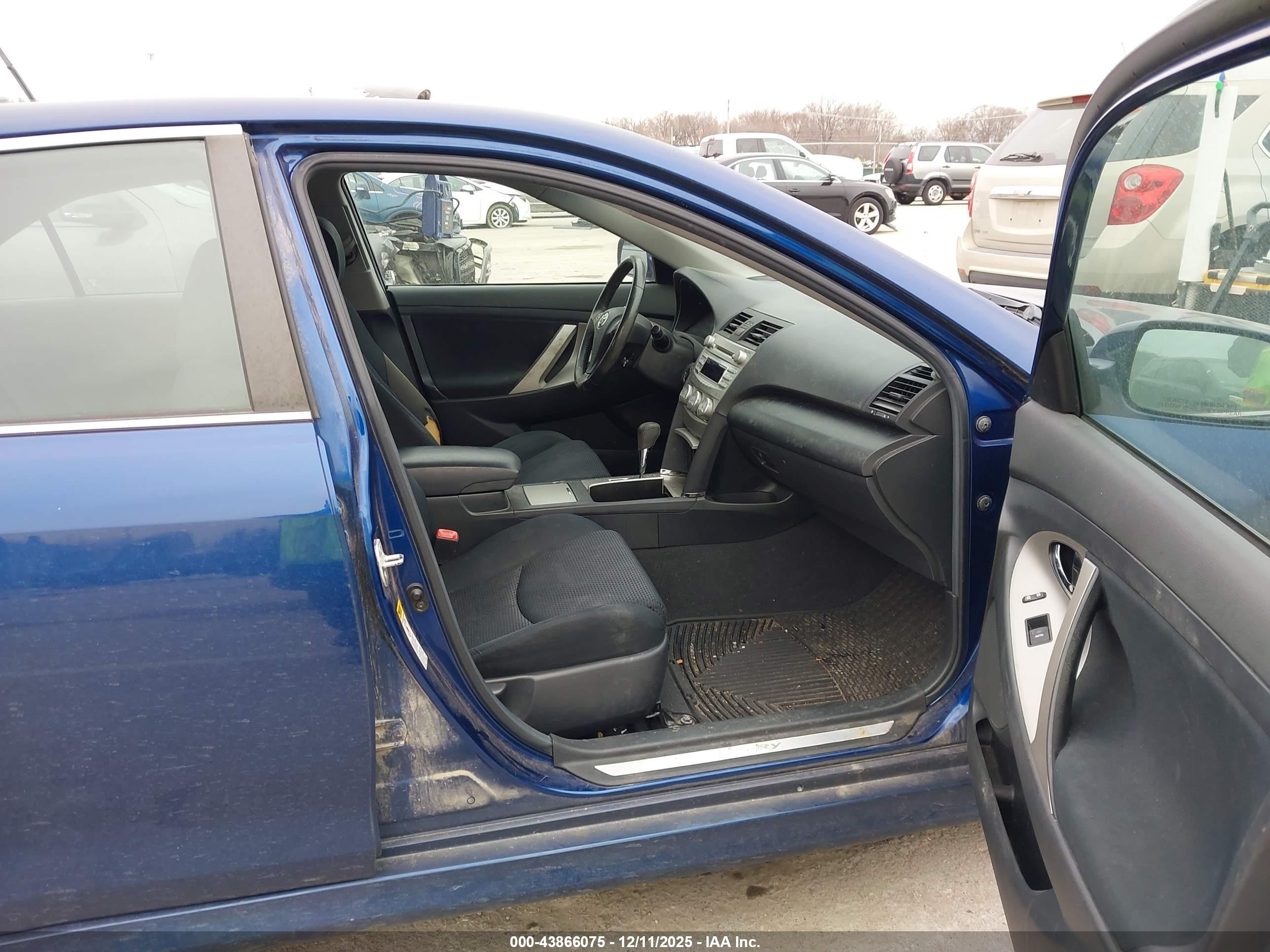 TOYOTA CAMRY image 5