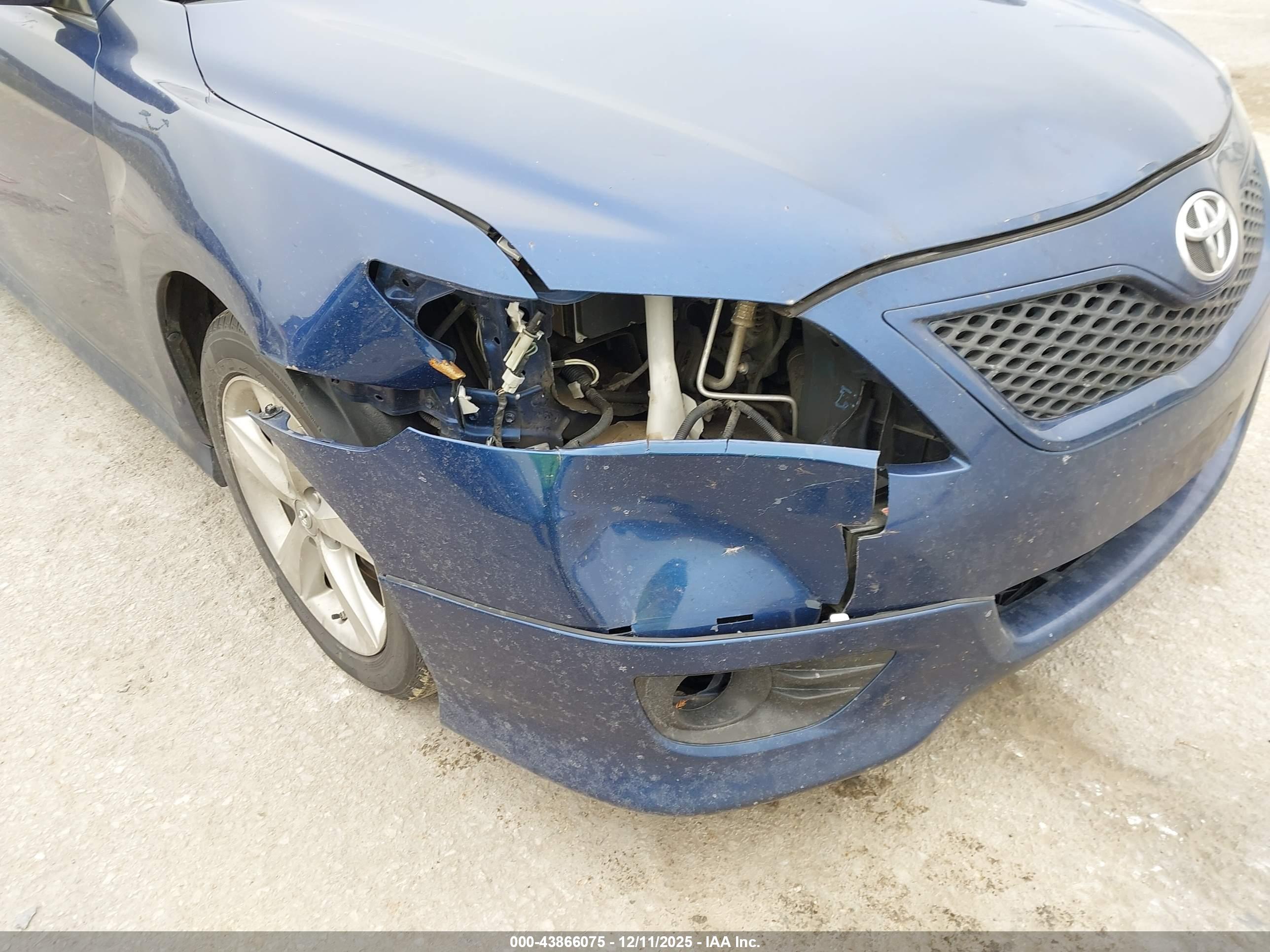 TOYOTA CAMRY image 6