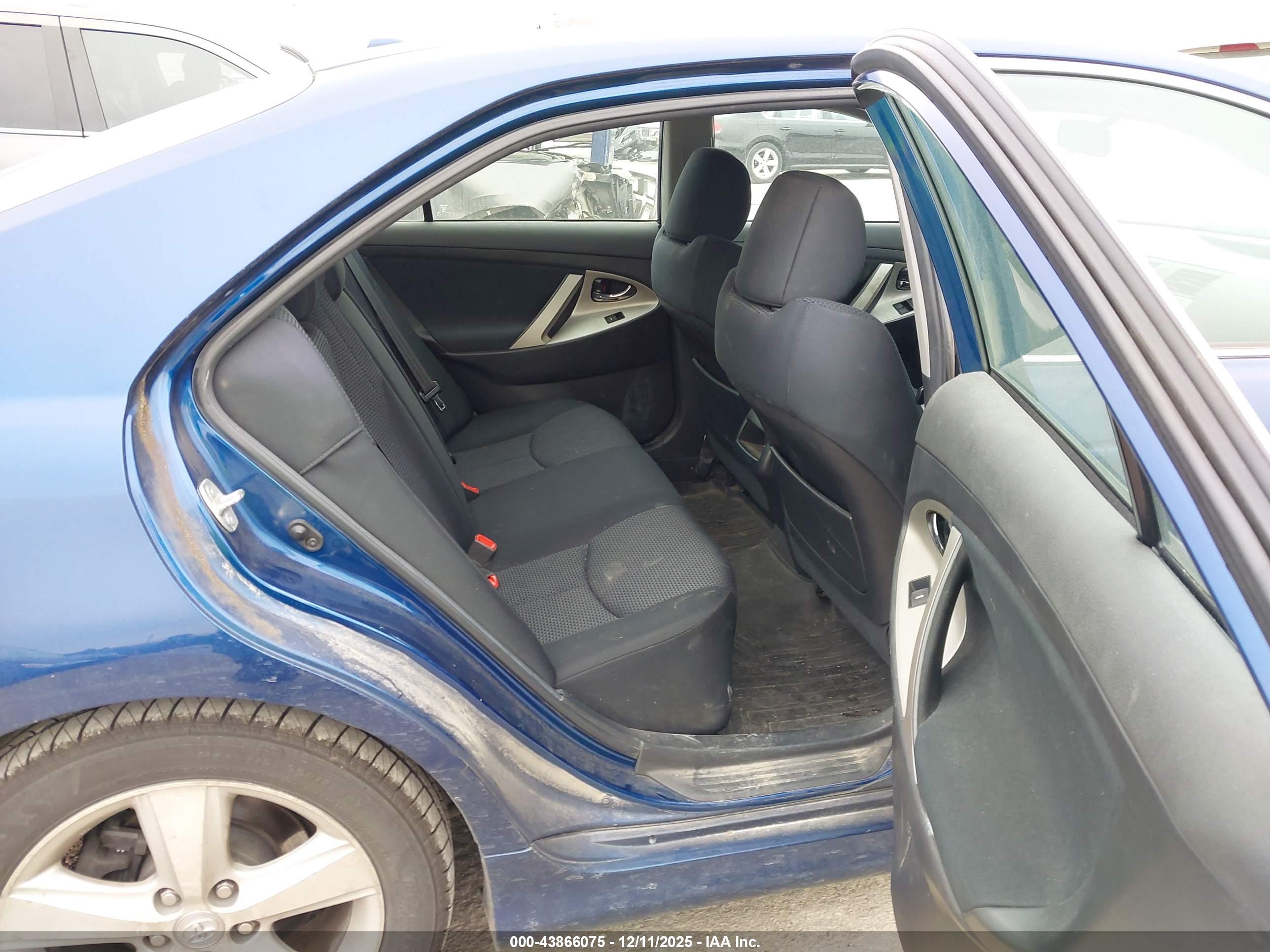 TOYOTA CAMRY image 8