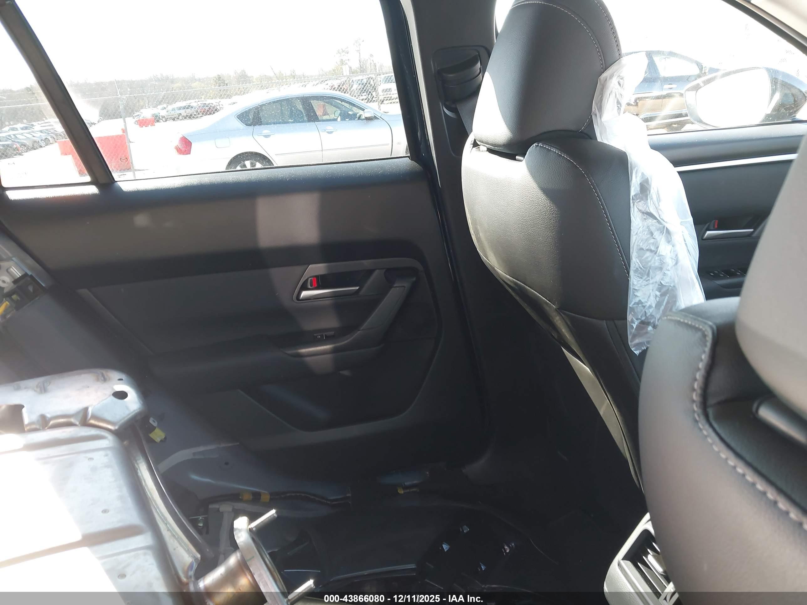 MAZDA CX-50 image 8