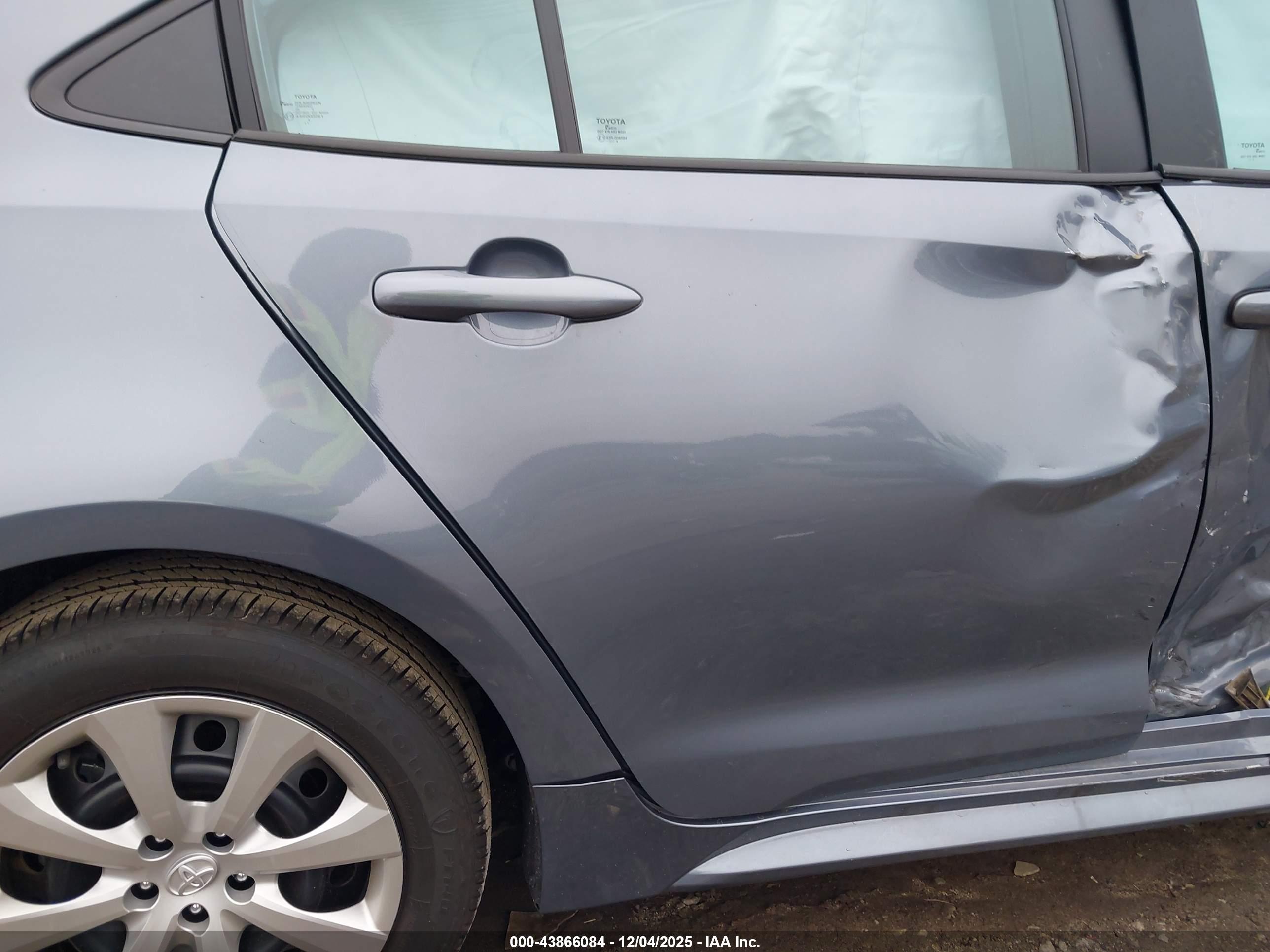 TOYOTA COROLLA image 6