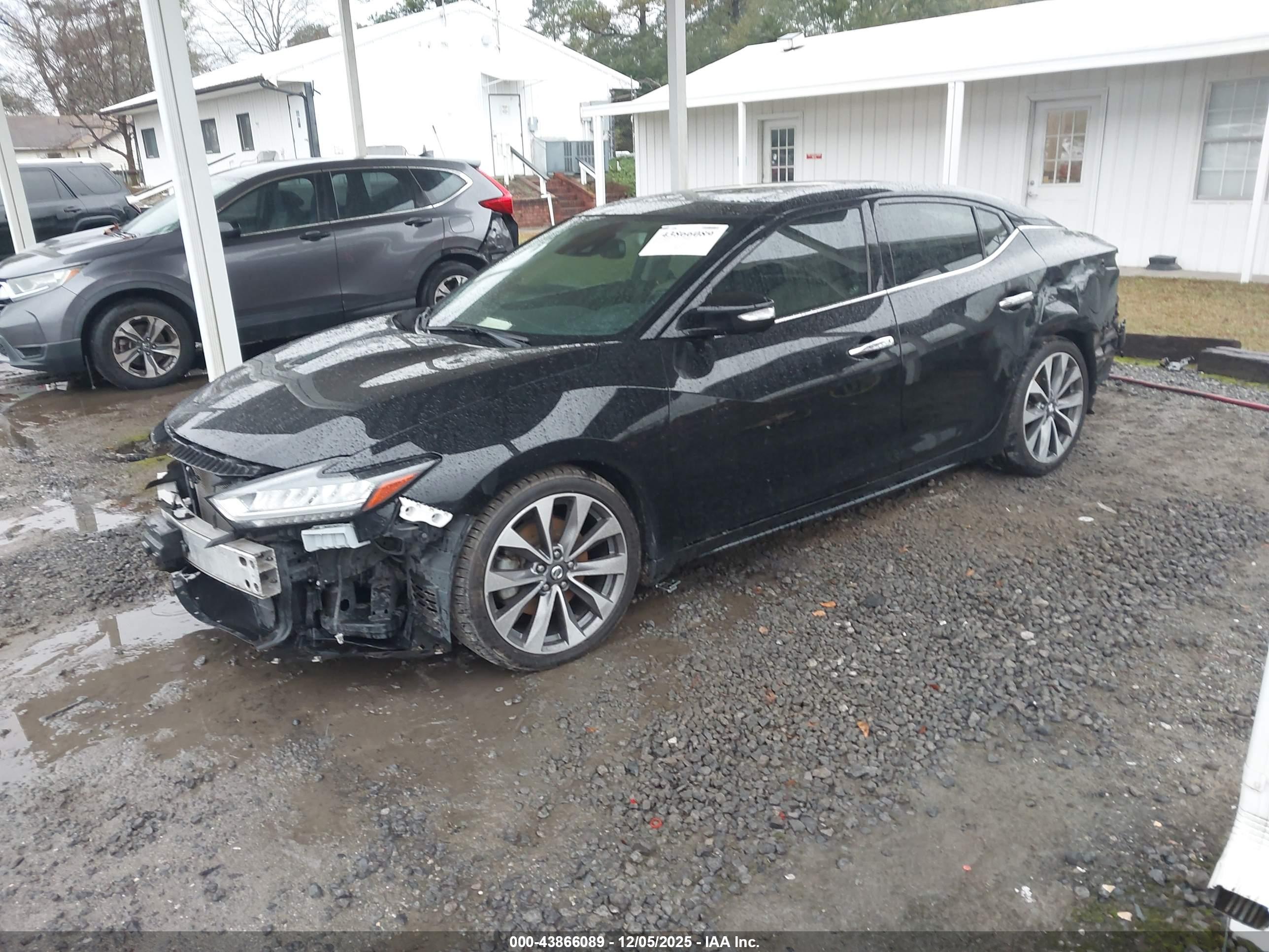 NISSAN MAXIMA image 2