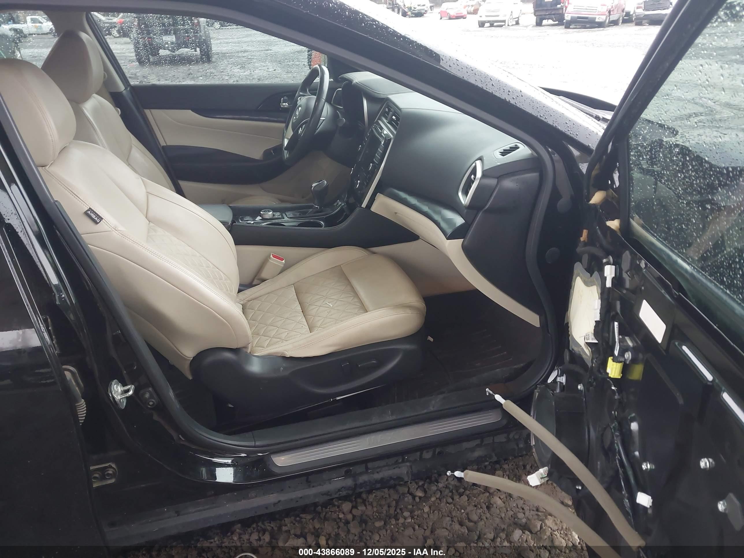 NISSAN MAXIMA image 5