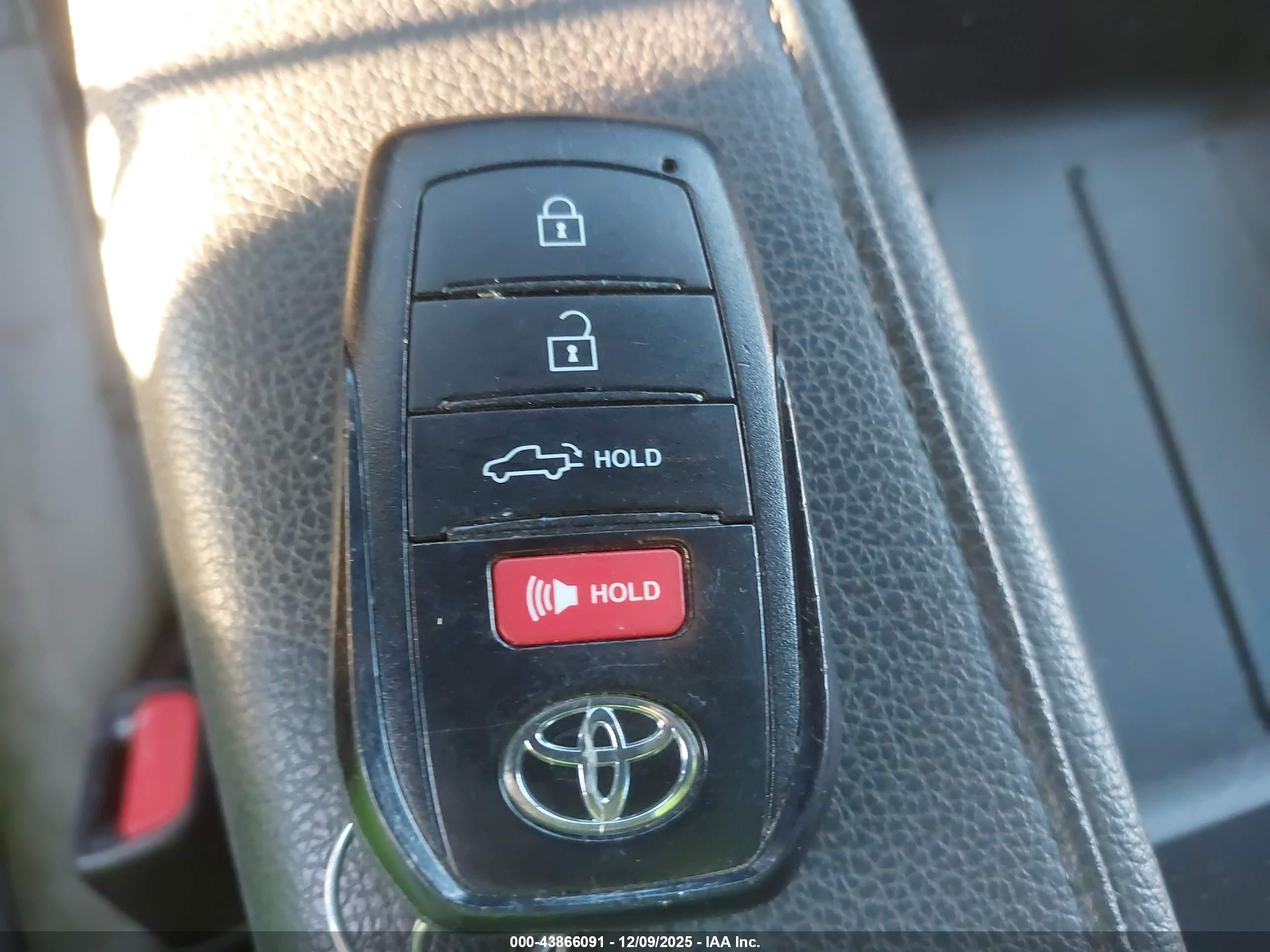 TOYOTA TUNDRA image 11