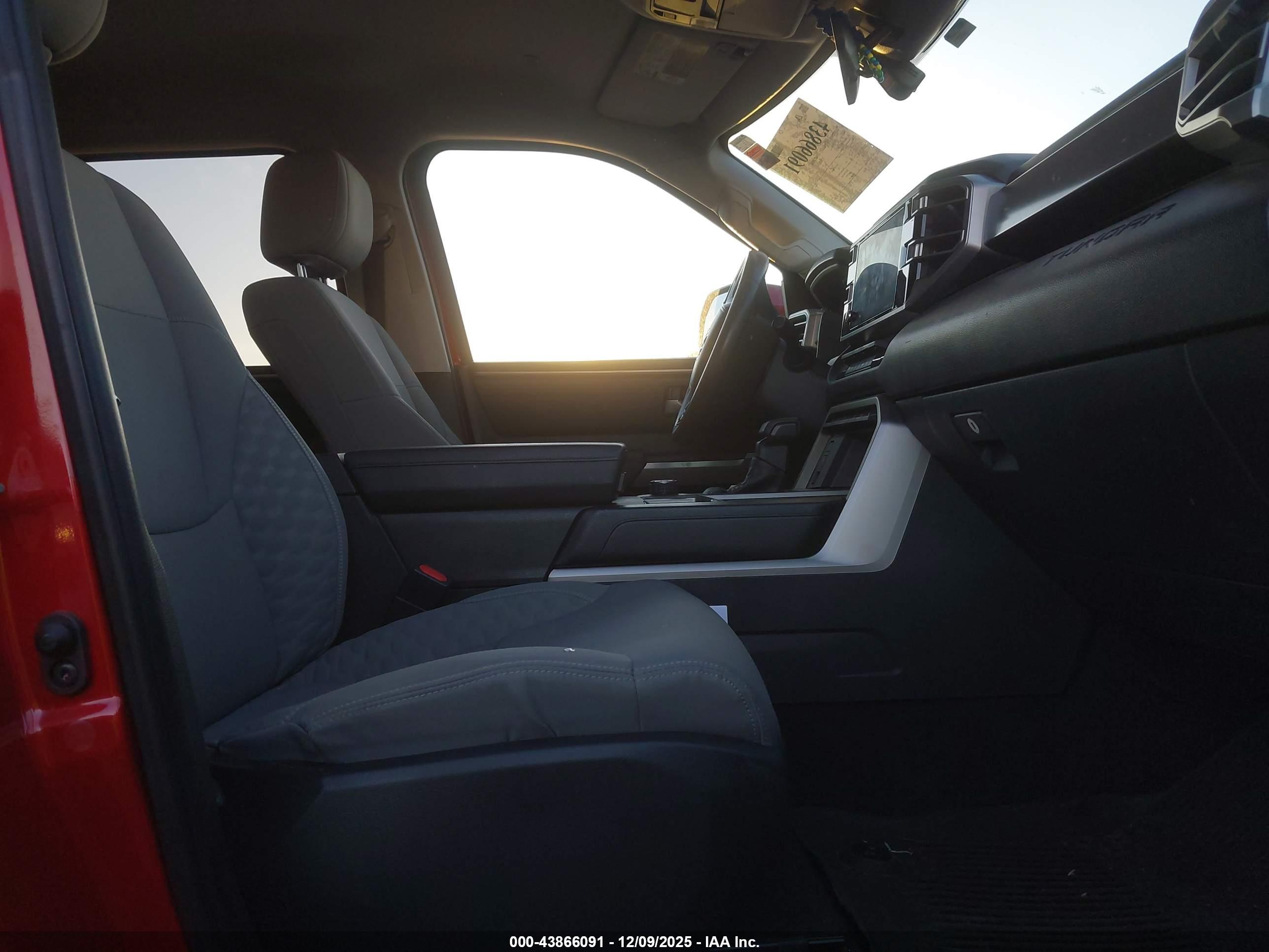 TOYOTA TUNDRA image 5