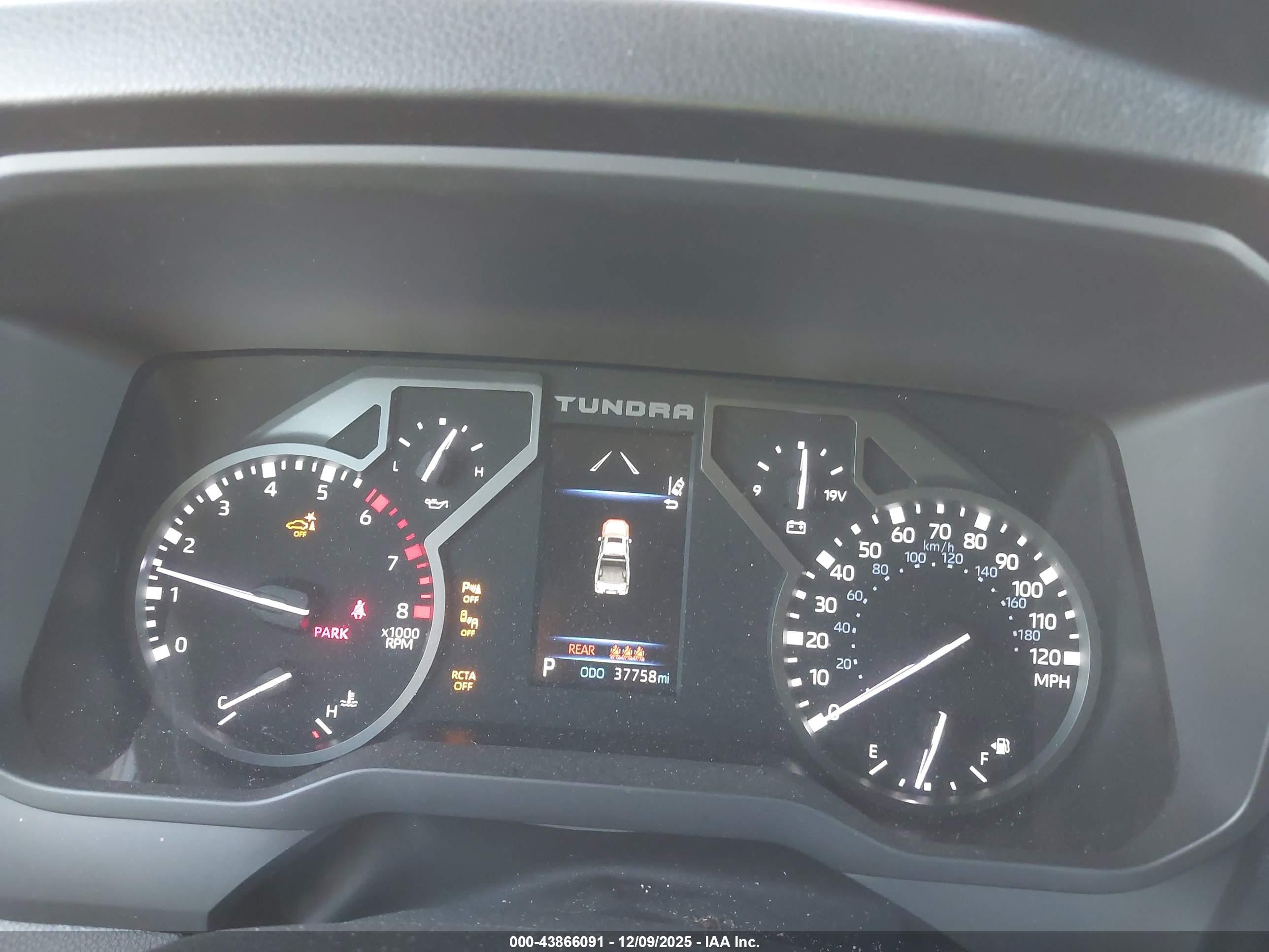 TOYOTA TUNDRA image 7
