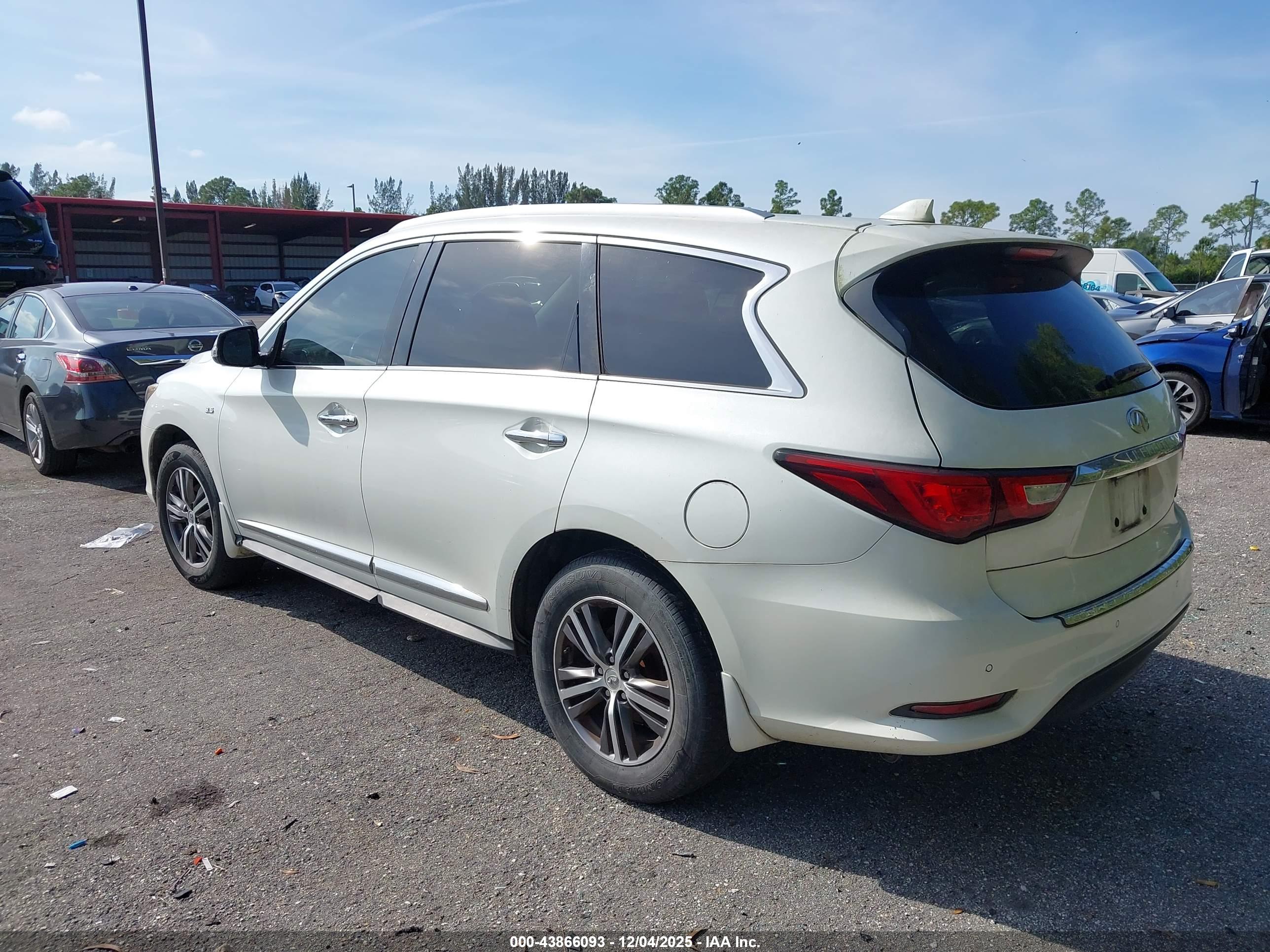 INFINITI QX60 image 3