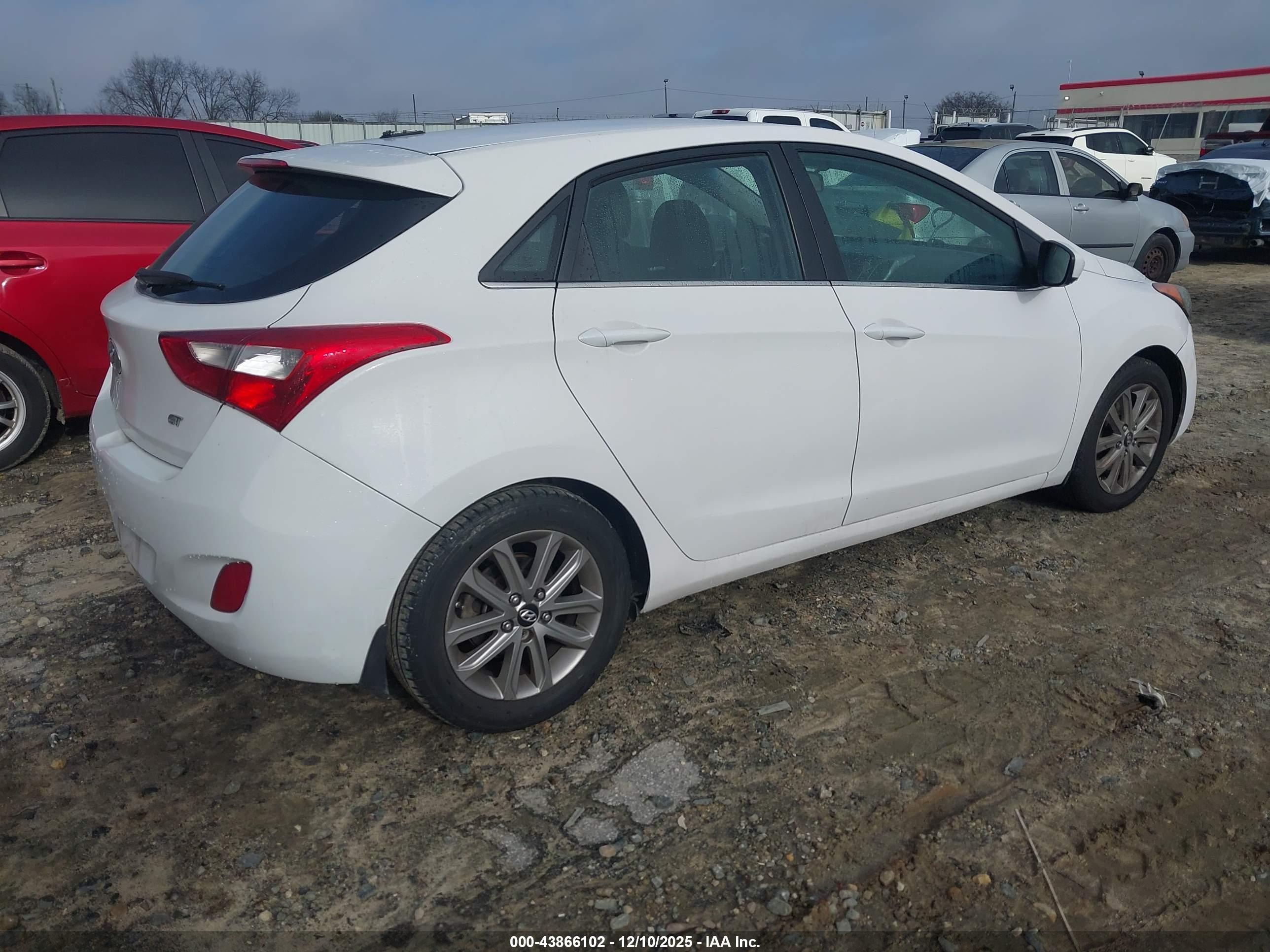 HYUNDAI ELANTRA image 4