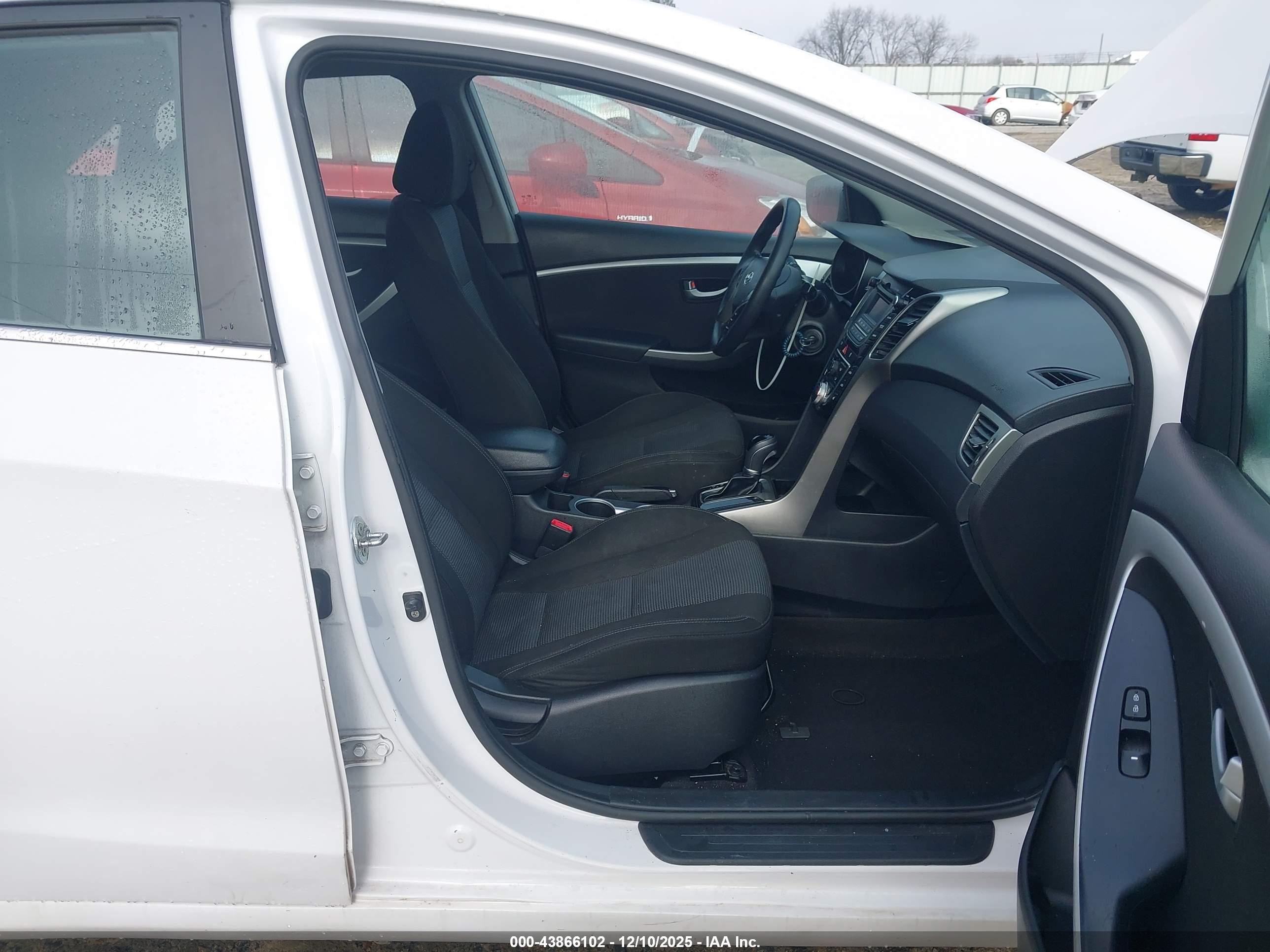 HYUNDAI ELANTRA image 5