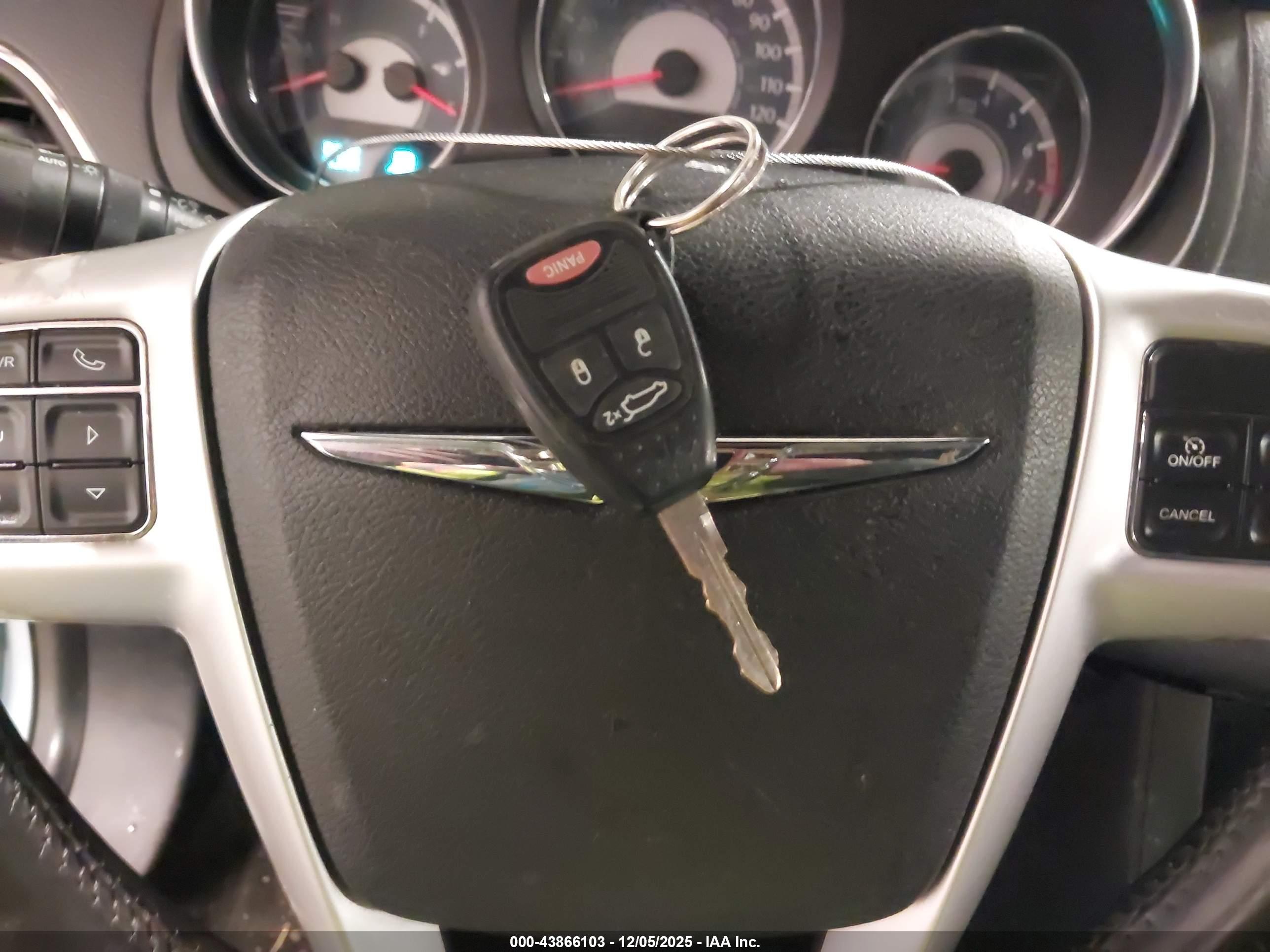 CHRYSLER 200 image 11
