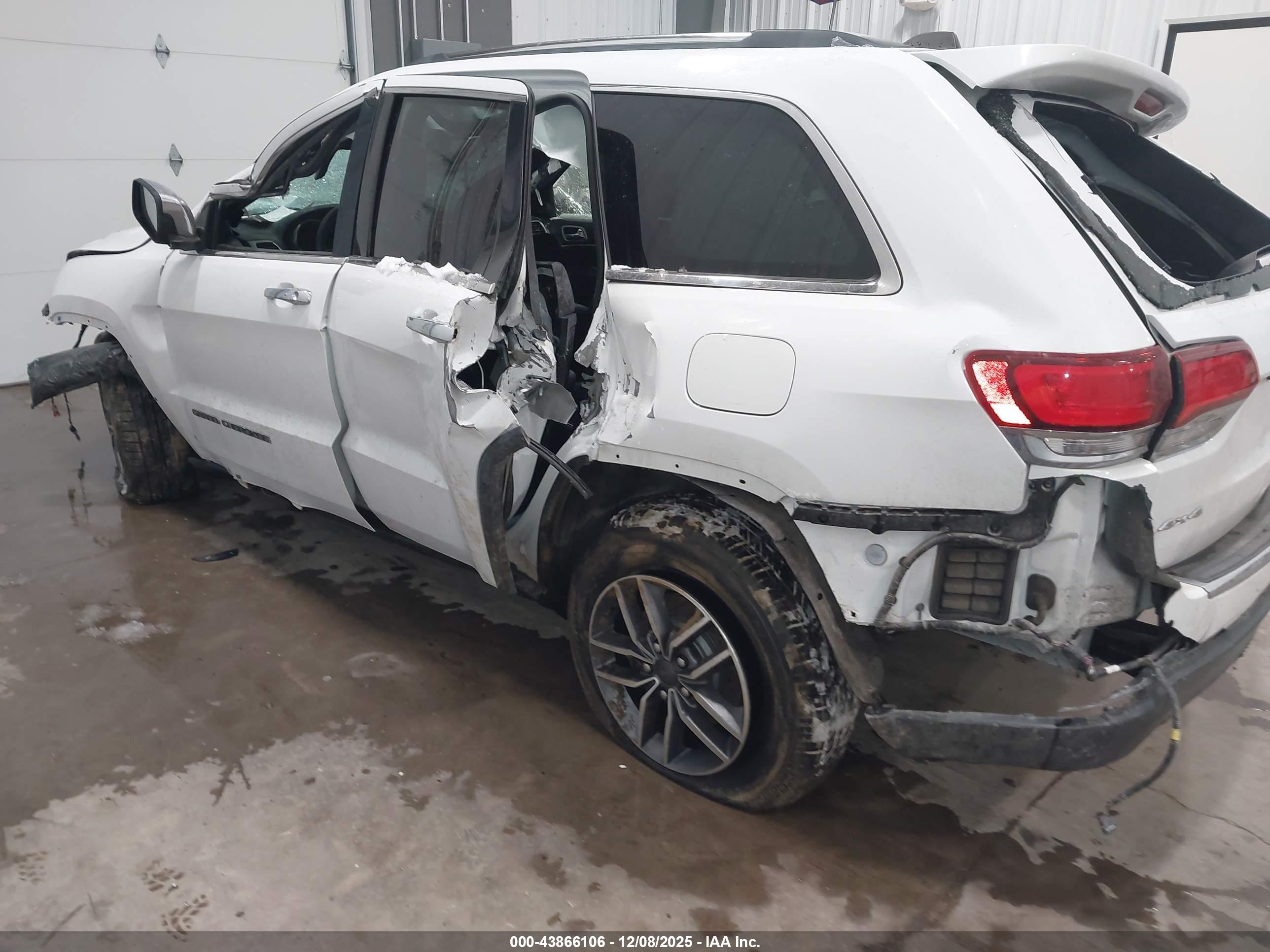 JEEP GRAND image 3