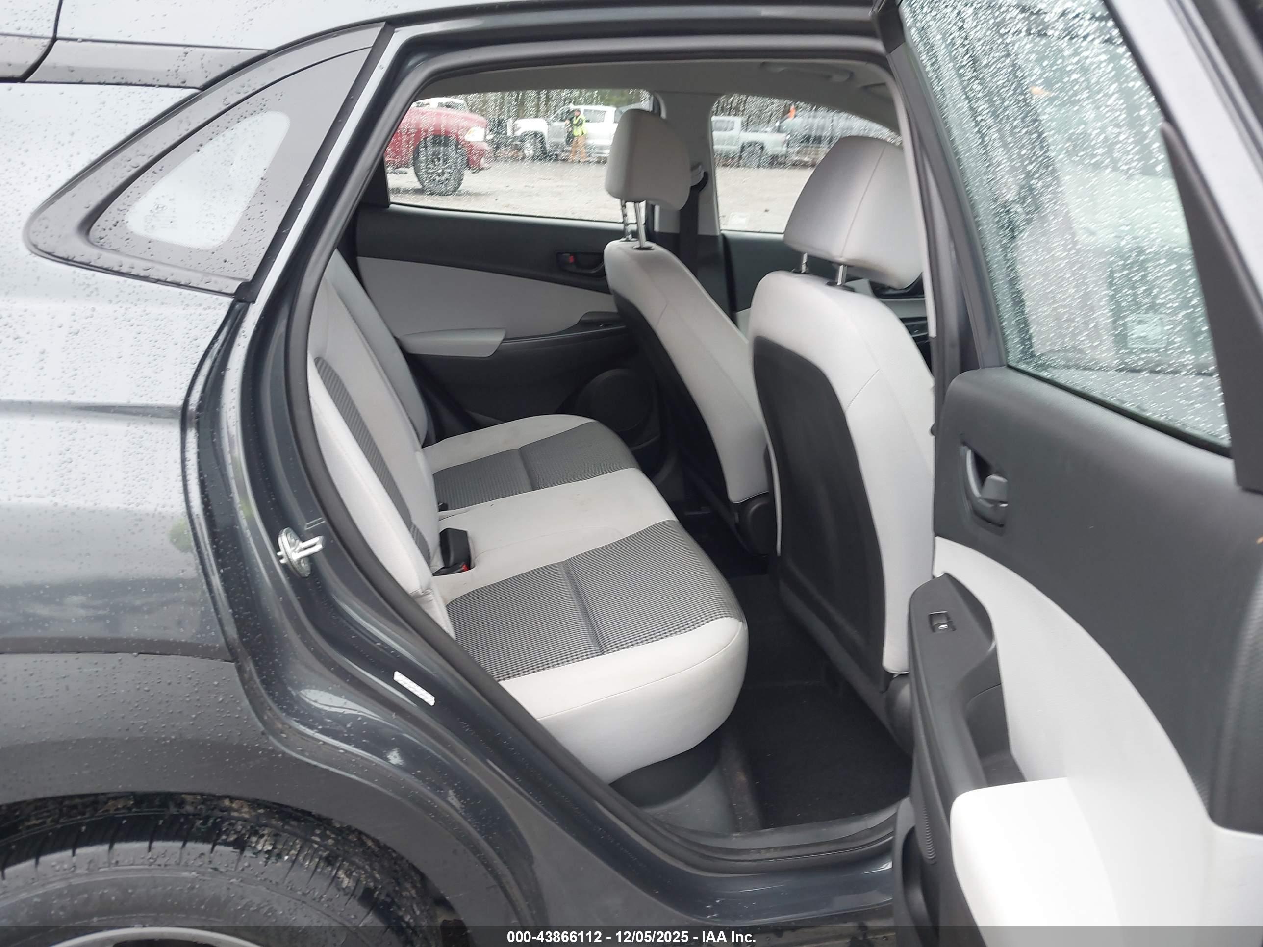 HYUNDAI KONA image 8