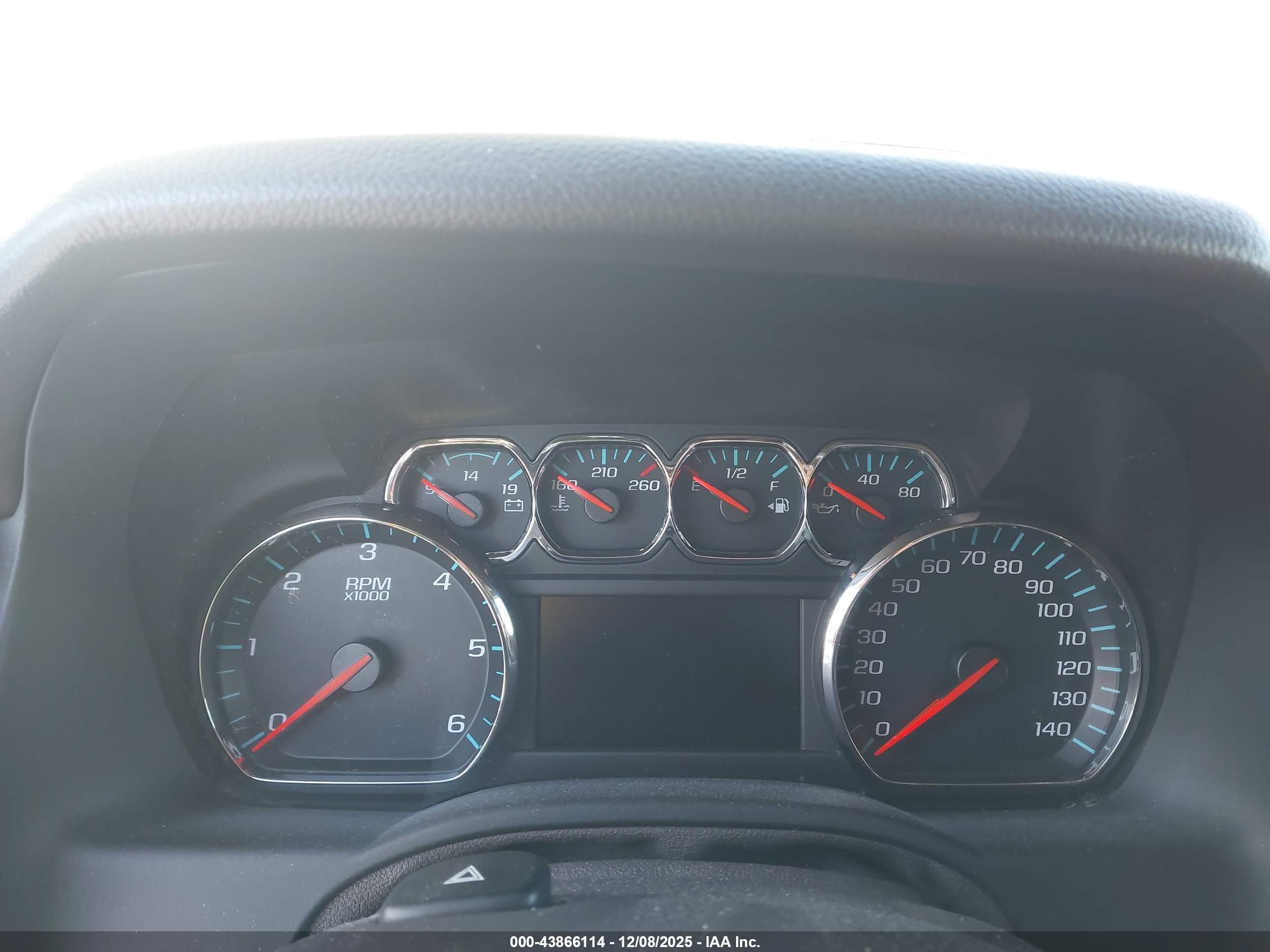 CHEVROLET SUBURBAN image 7