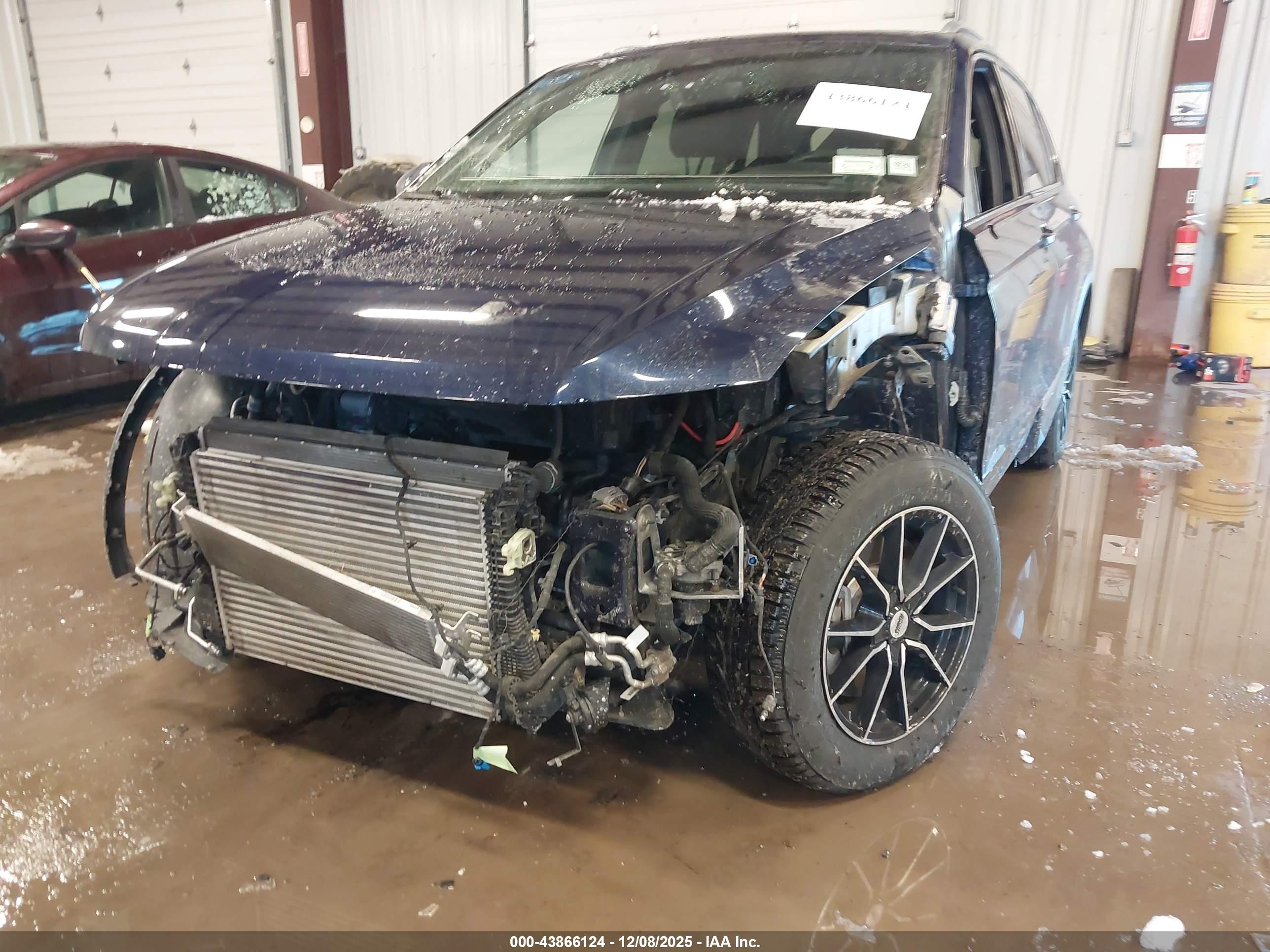 VOLKSWAGEN TIGUAN image 6