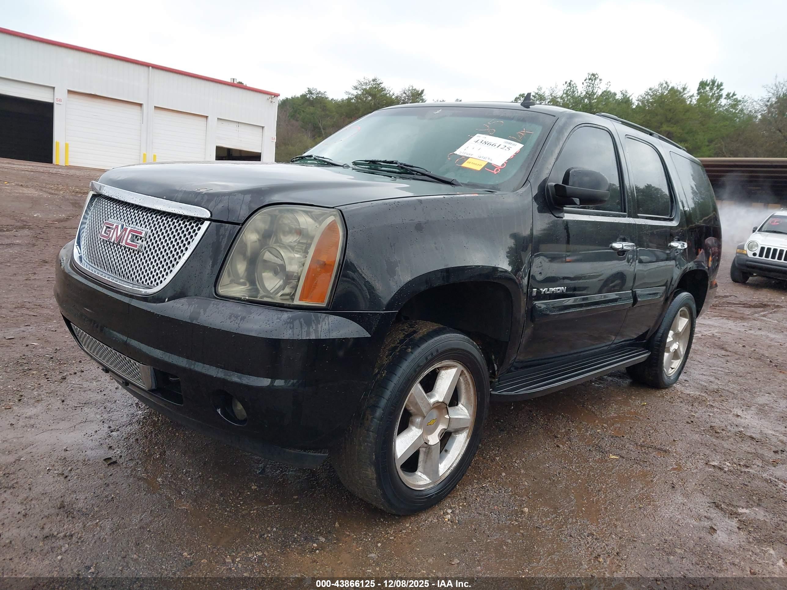 GMC YUKON image 2