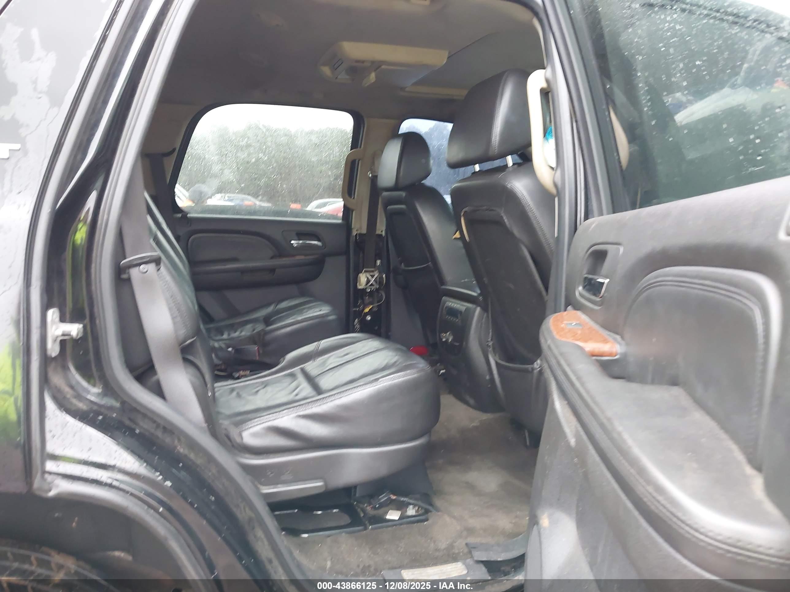 GMC YUKON image 8