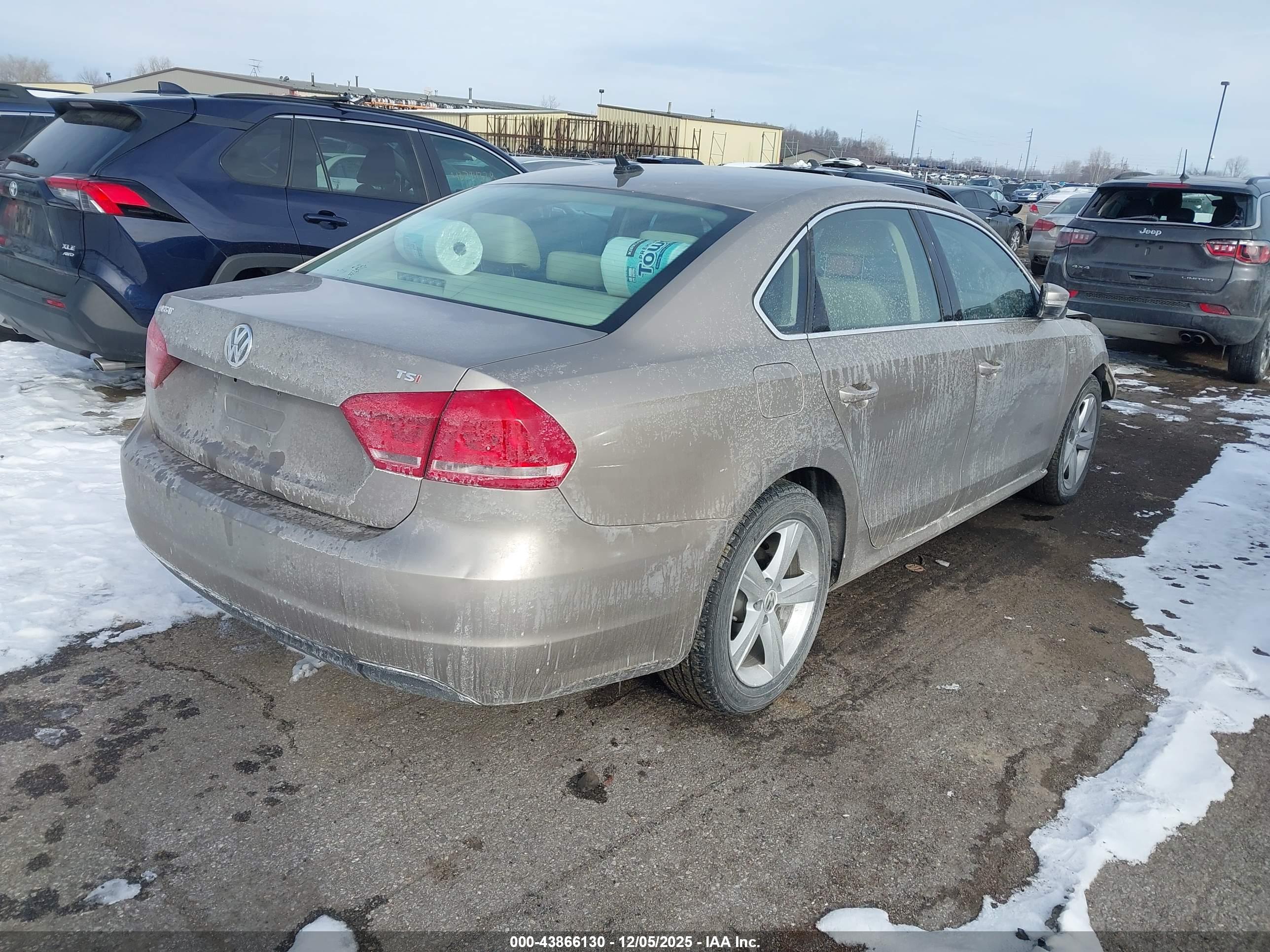 VOLKSWAGEN PASSAT image 4