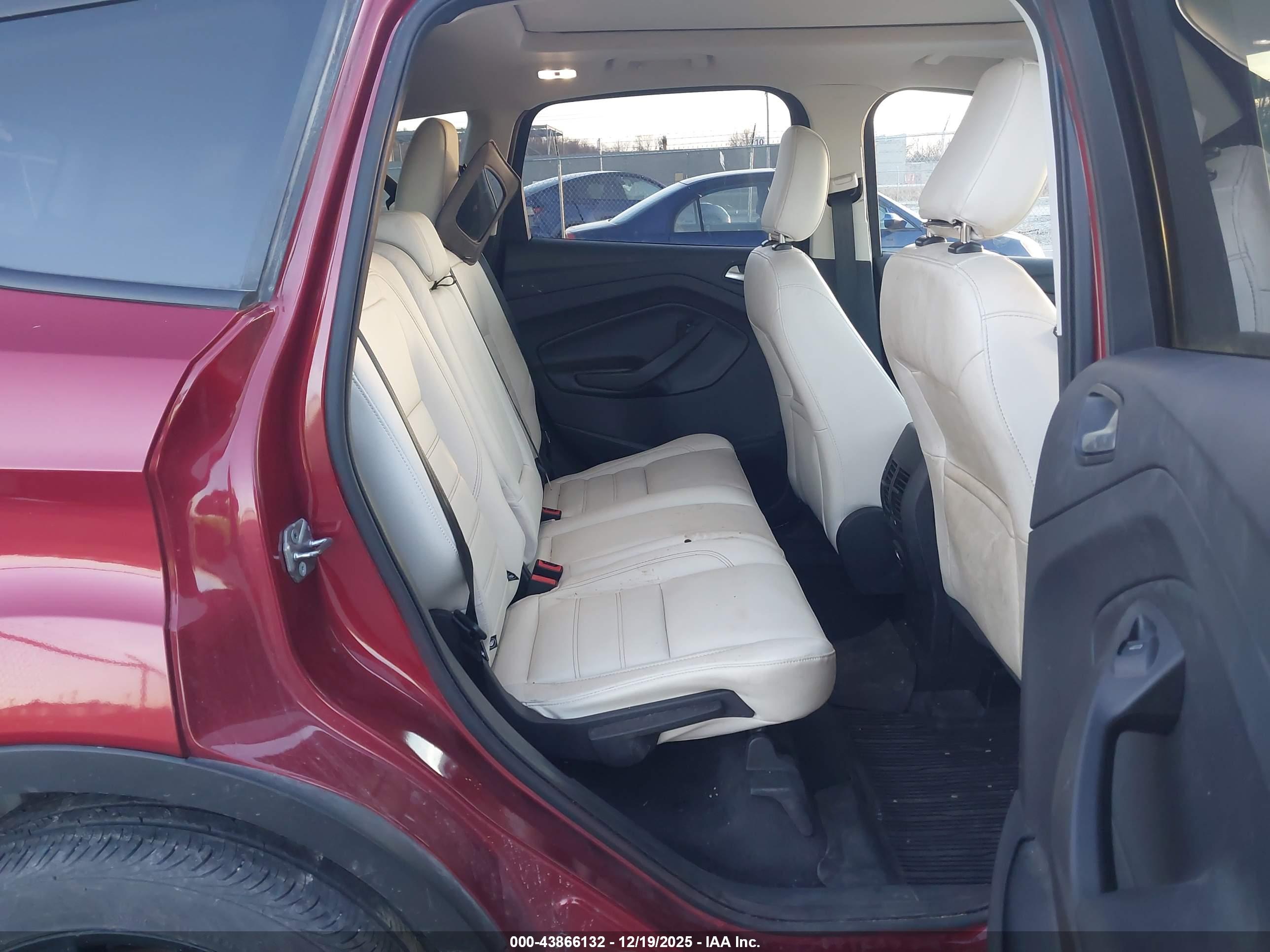 FORD ESCAPE image 8