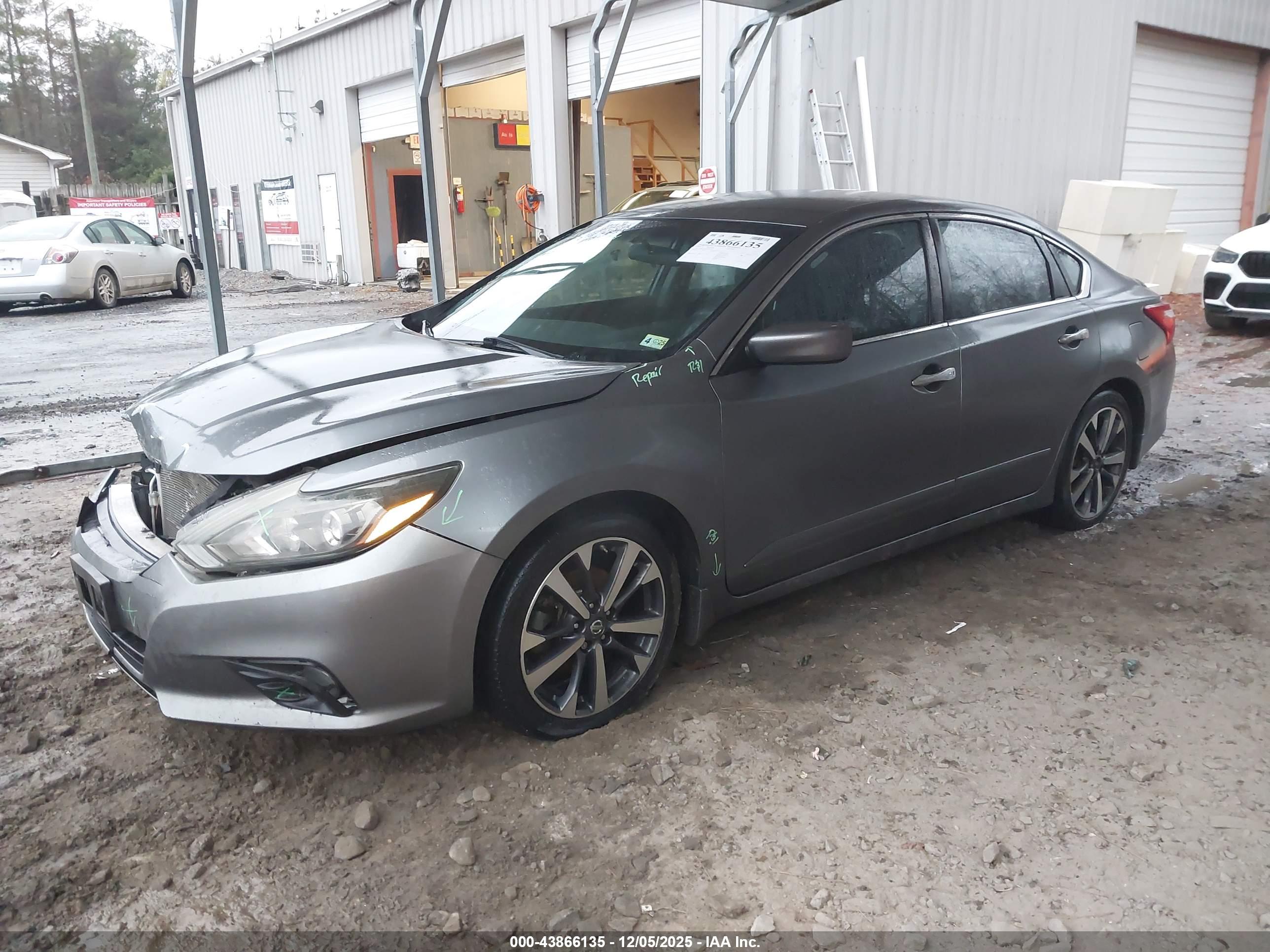NISSAN ALTIMA image 2