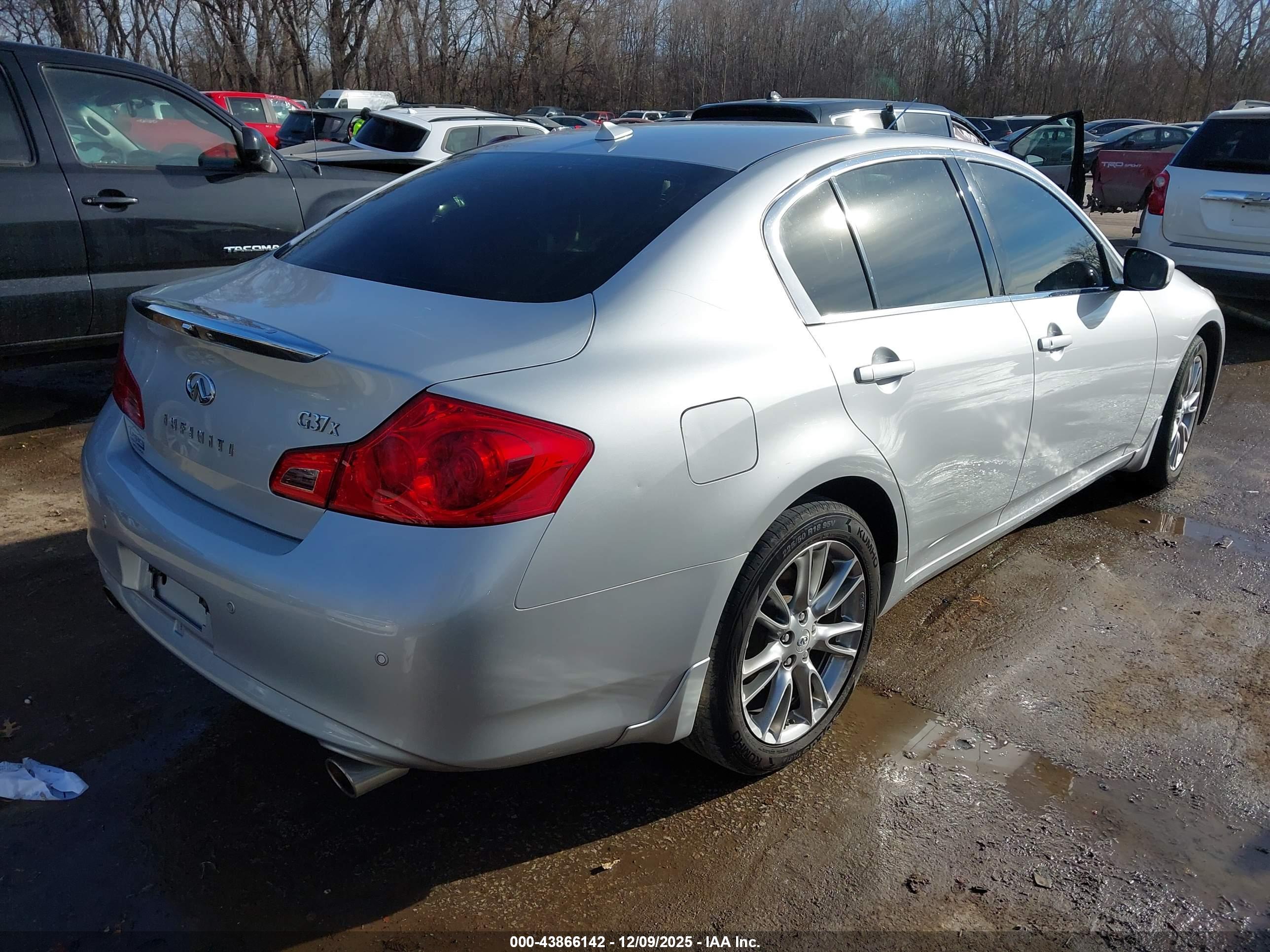 INFINITI G37X image 4