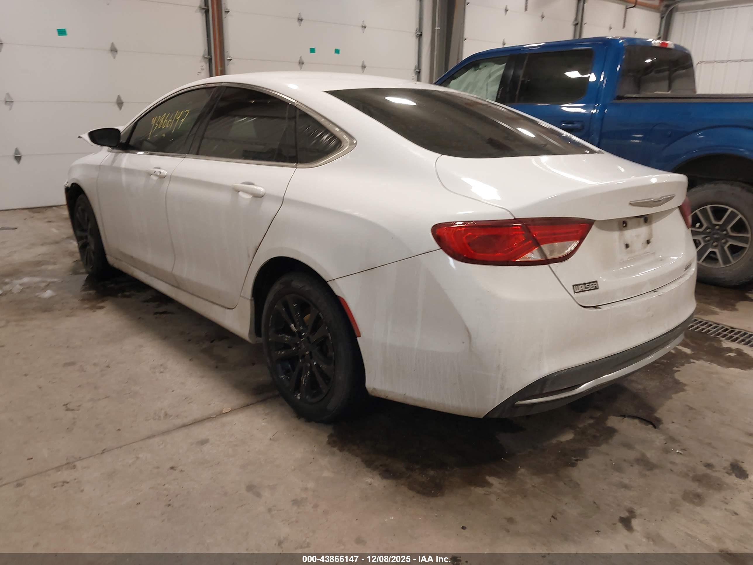CHRYSLER 200 image 3